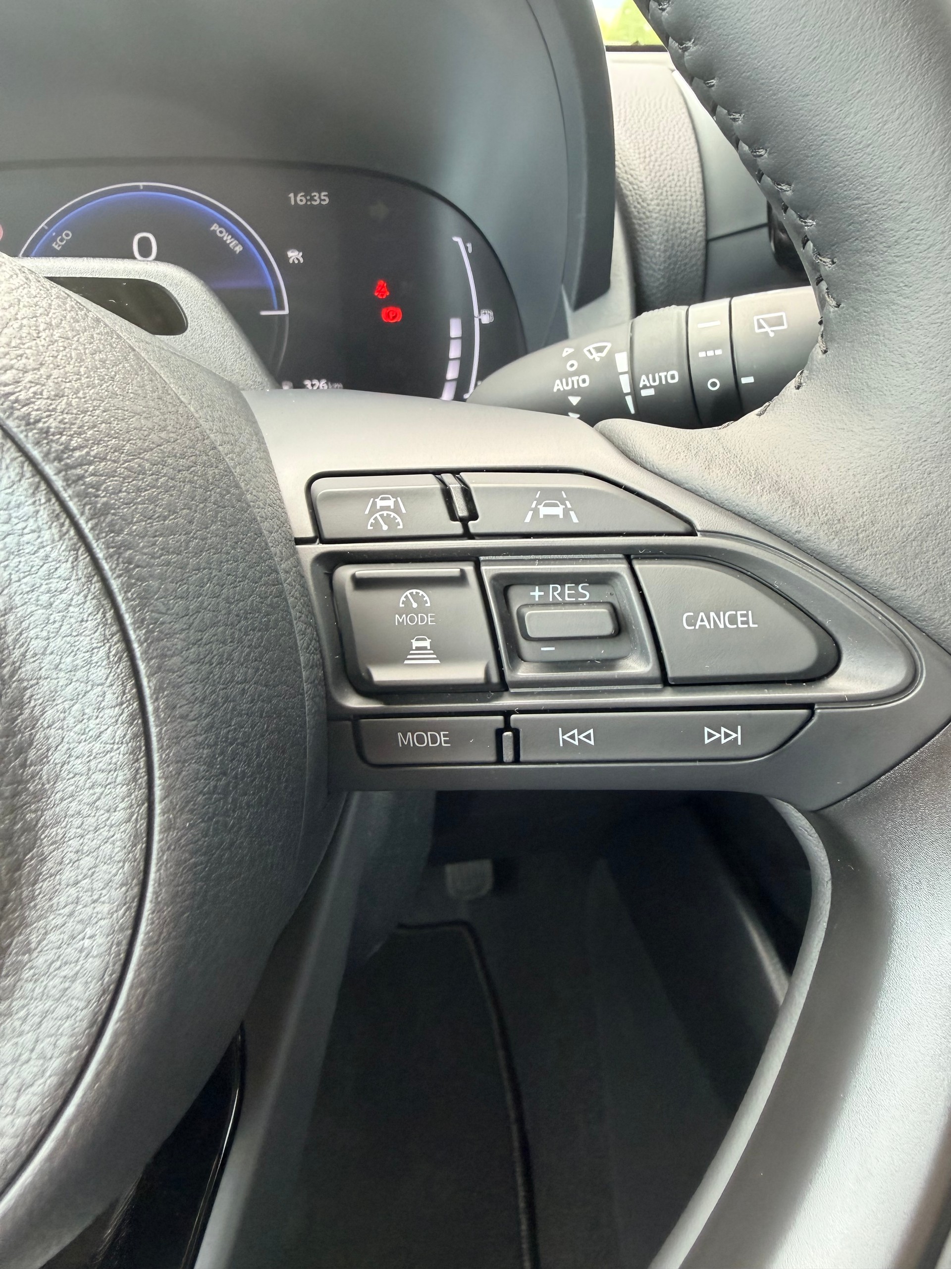 TOYOTA Yaris 1.5 Trend e-CVT-image-17