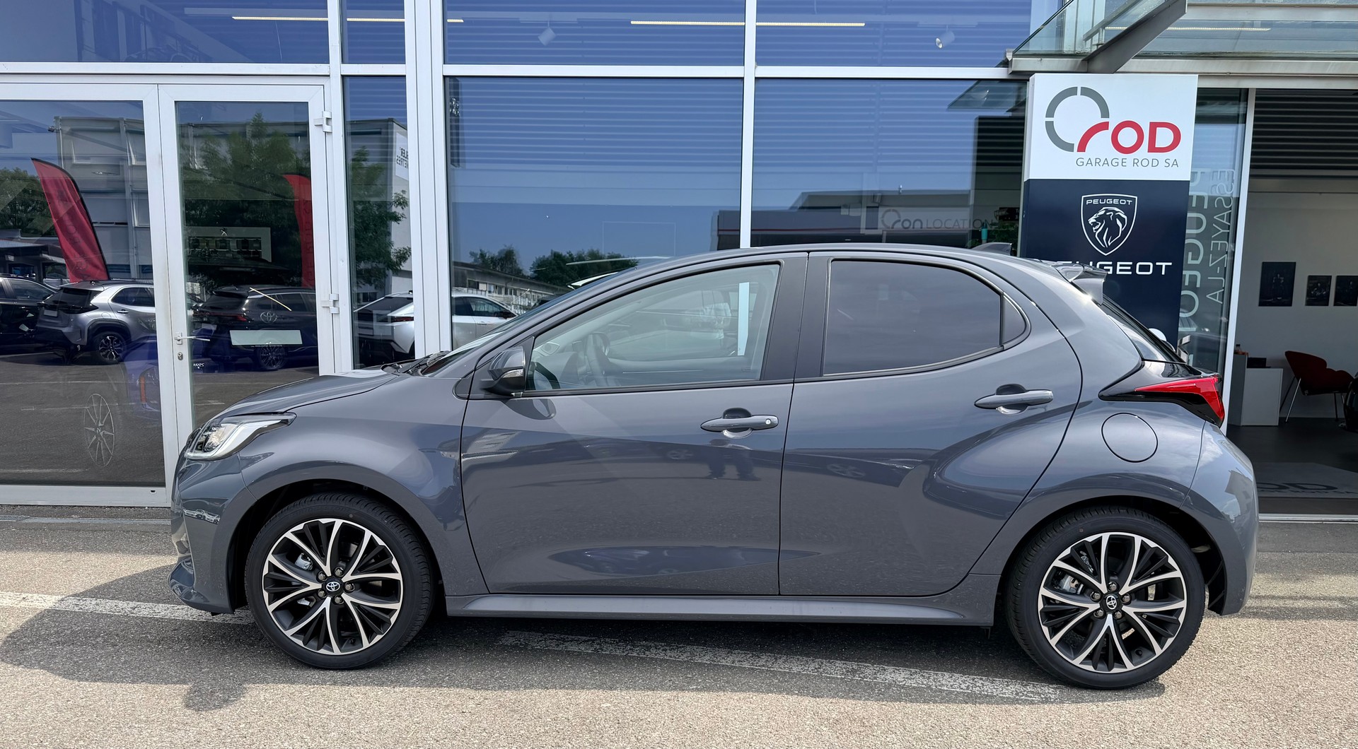 TOYOTA Yaris 1.5 Trend e-CVT-image-2