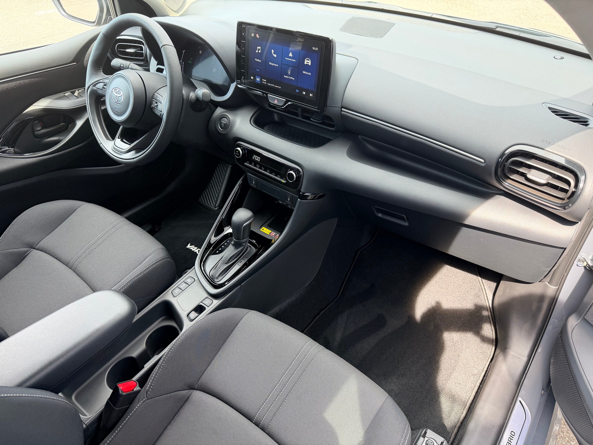 TOYOTA Yaris 1.5 Trend e-CVT-image-10