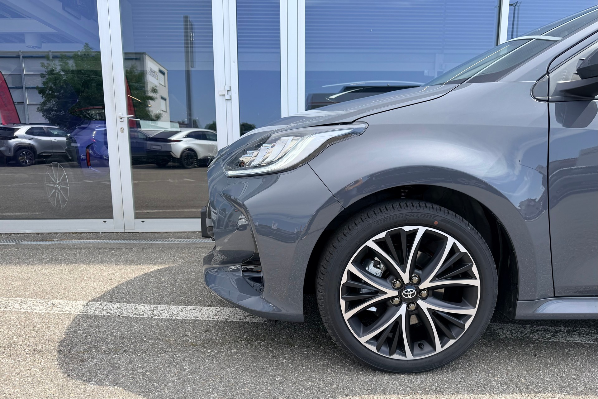 TOYOTA Yaris 1.5 Trend e-CVT-image-5