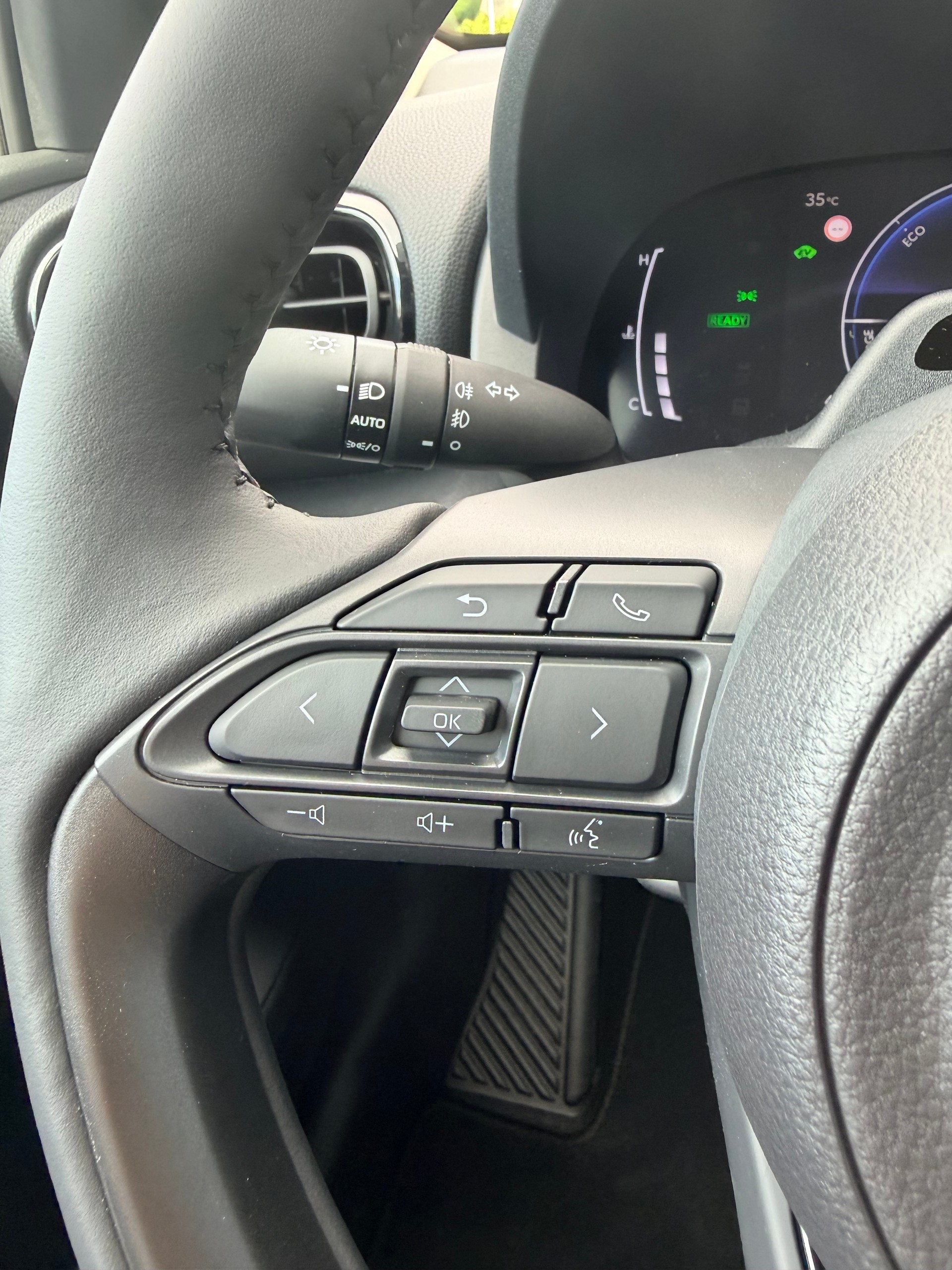 TOYOTA Yaris 1.5 Trend e-CVT-image-18