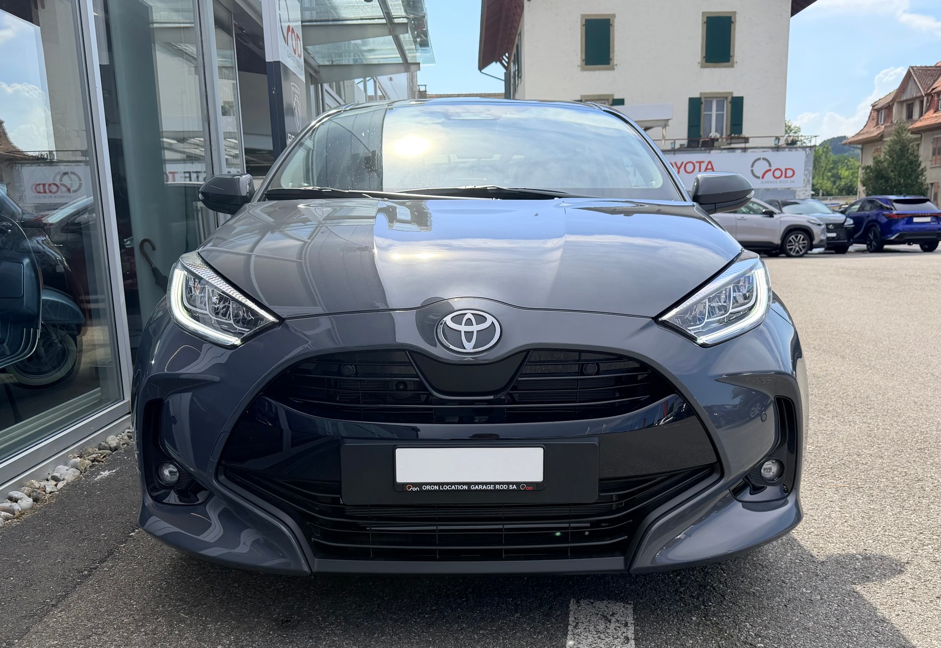 TOYOTA Yaris 1.5 Trend e-CVT-image-1
