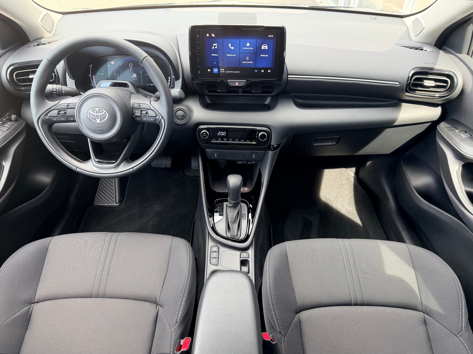 TOYOTA Yaris 1.5 Trend e-CVT-image-9