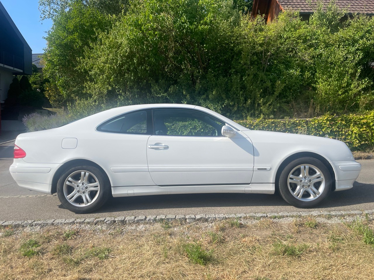 MERCEDES-BENZ CLK 320 V6-image-2