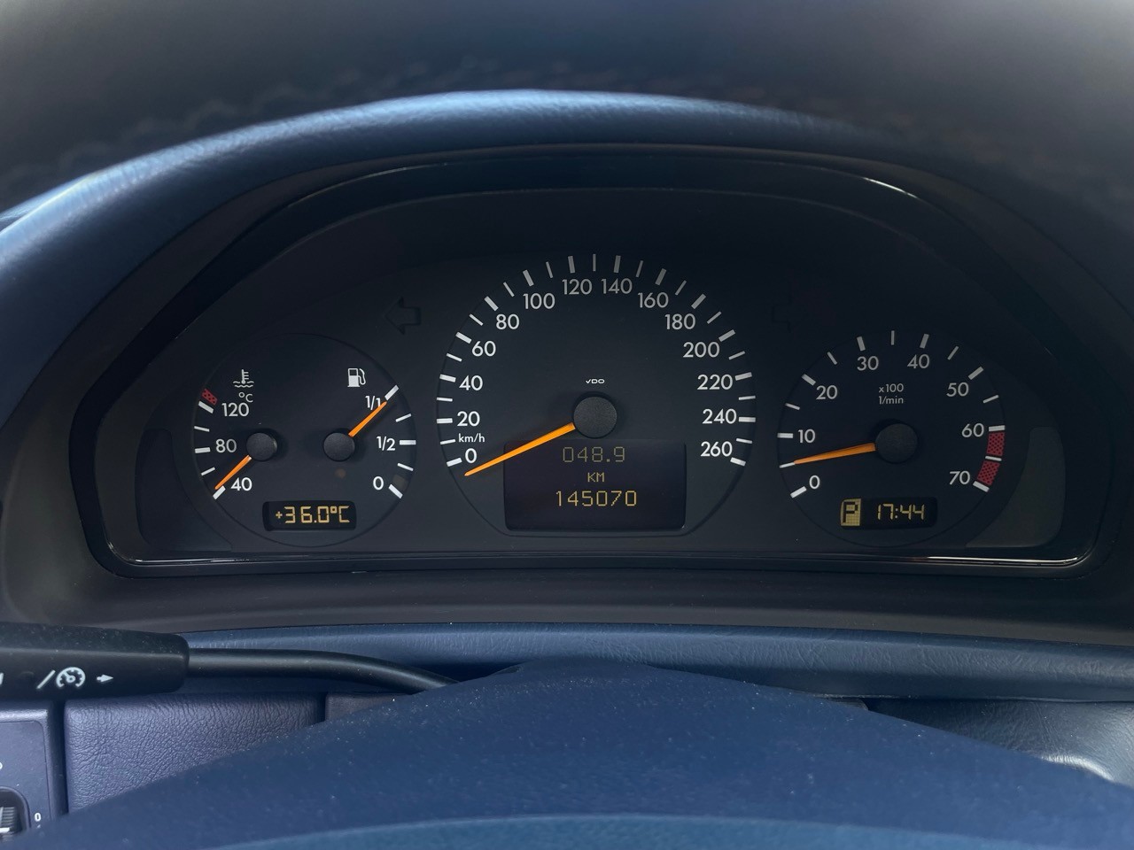 MERCEDES-BENZ CLK 320 V6-image-4