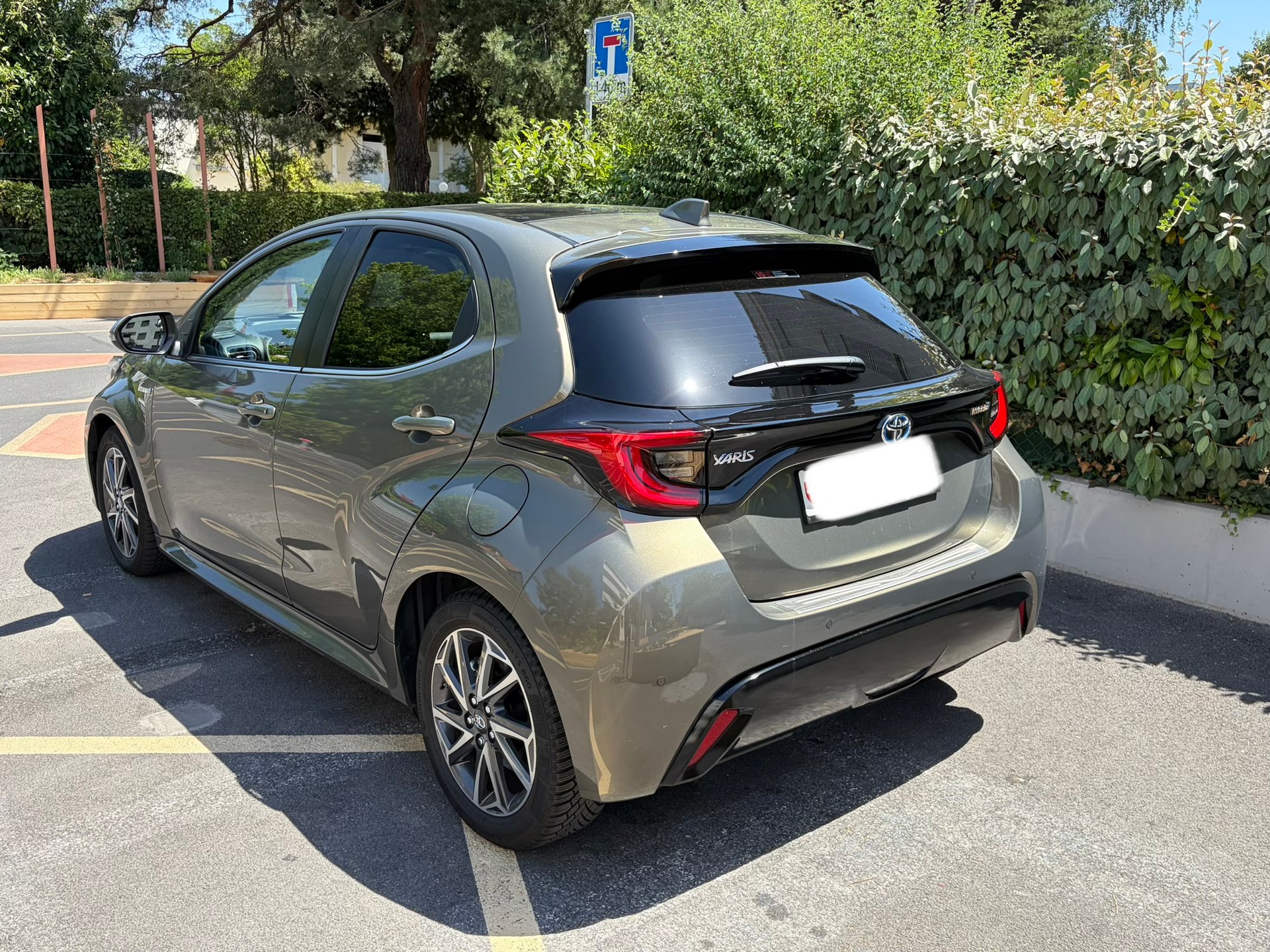 TOYOTA 1.5 VVT-i HSD Premium-image-2