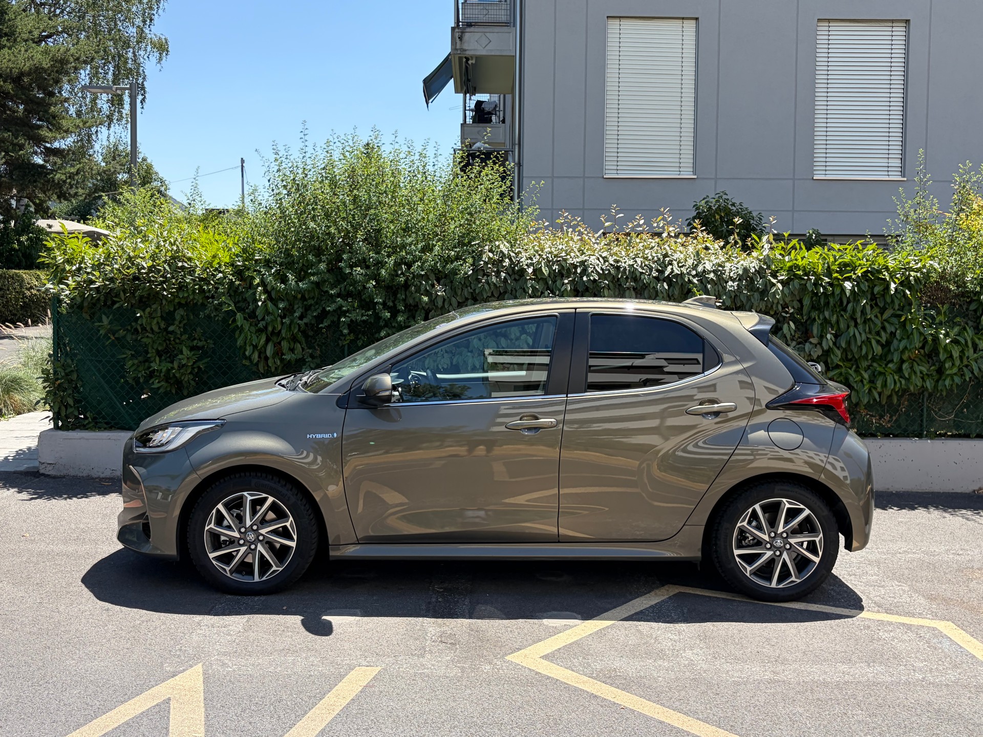 TOYOTA 1.5 VVT-i HSD Premium-image-1