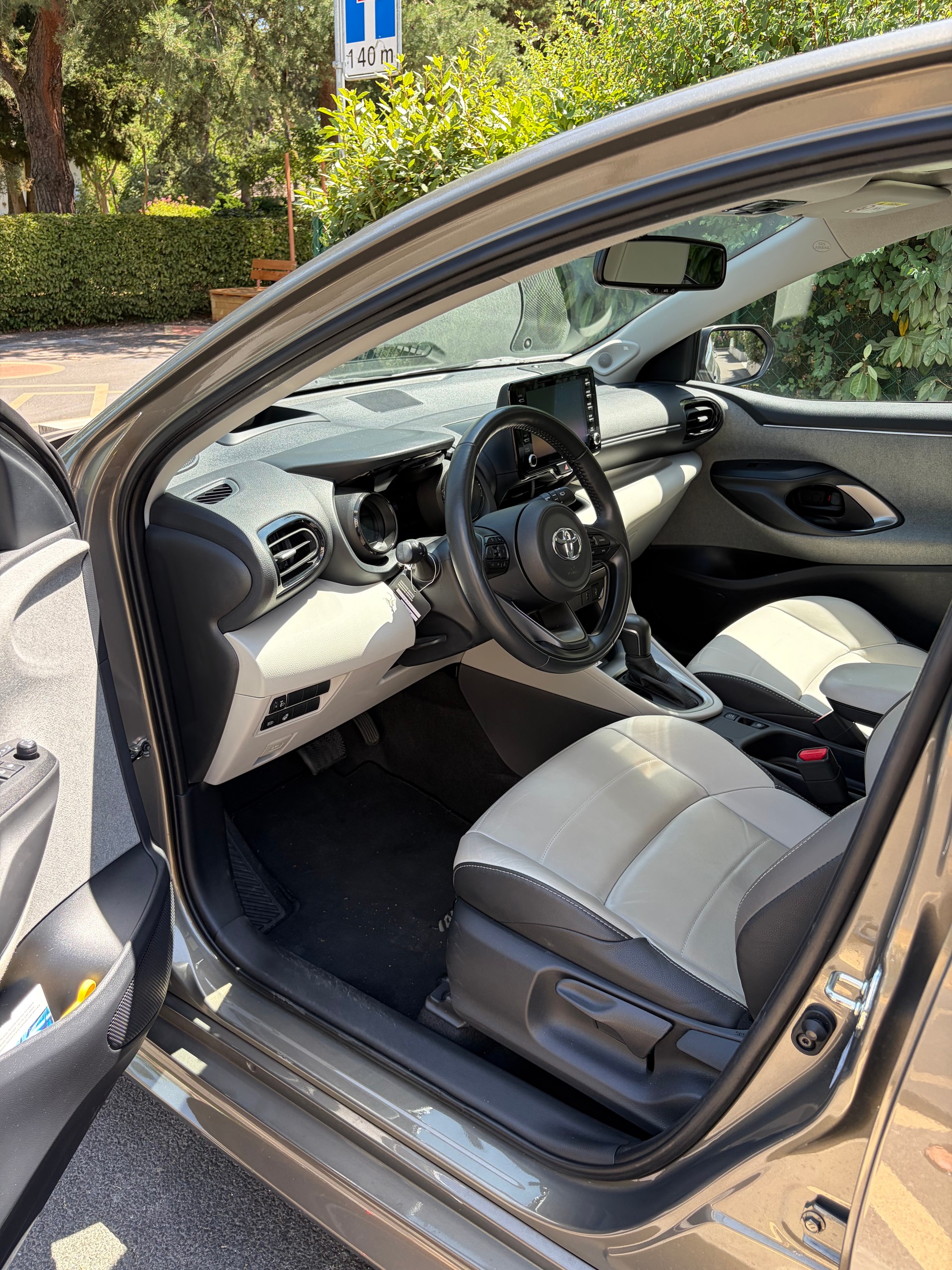 TOYOTA 1.5 VVT-i HSD Premium-image-3