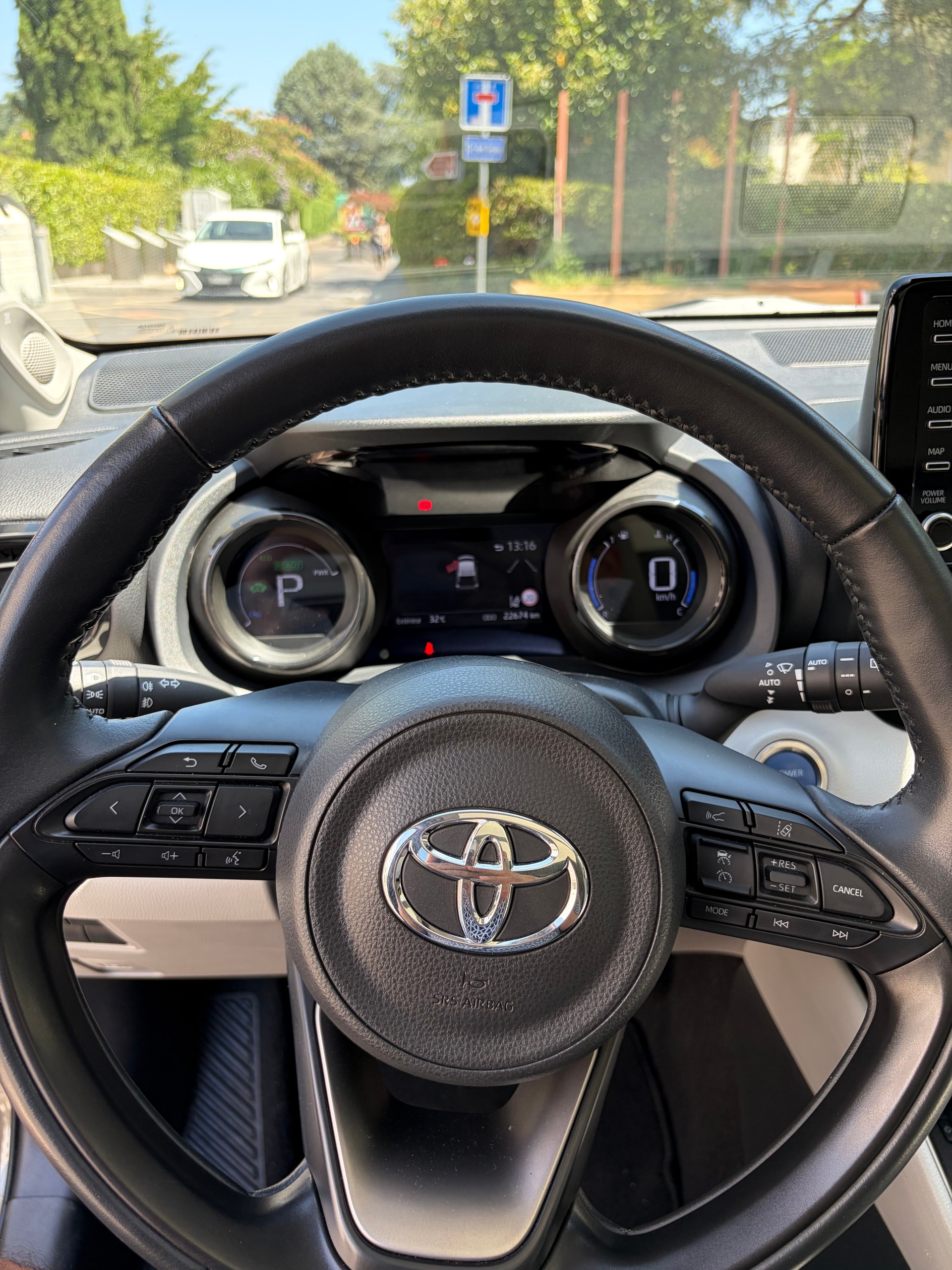 TOYOTA 1.5 VVT-i HSD Premium-image-4