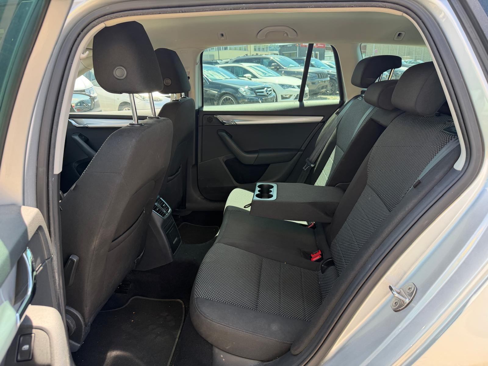 SKODA Octavia Combi 2.0 TDI Style 4x4 DSG-image-9