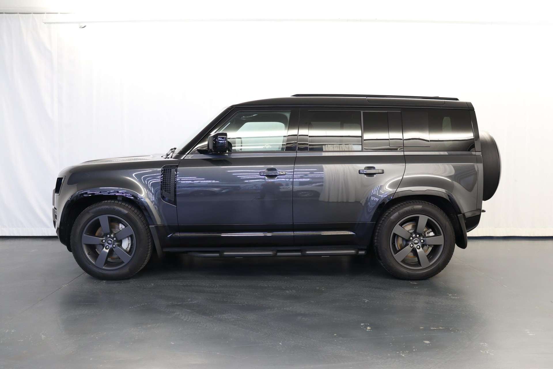 LAND ROVER Defender 110 3.0 D I6 300 X-Dynamic HSE-image-3