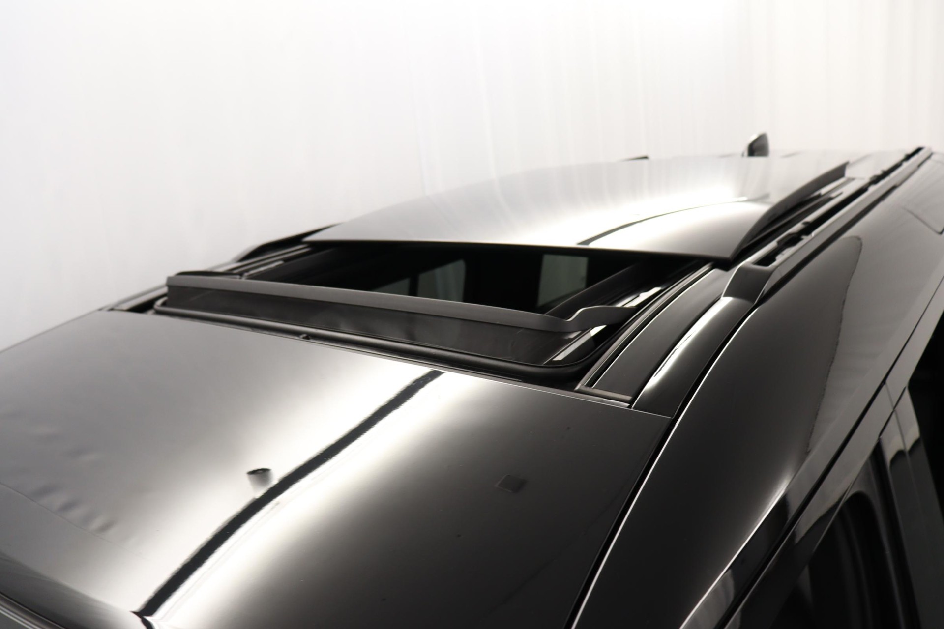 LAND ROVER Defender 110 3.0 D I6 300 X-Dynamic HSE-image-7