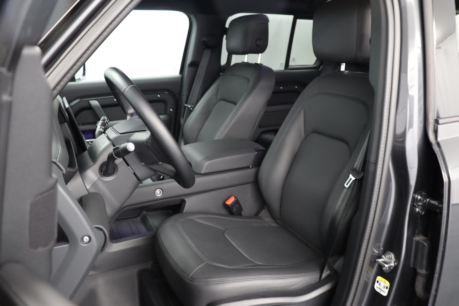 LAND ROVER Defender 110 3.0 D I6 300 X-Dynamic HSE-image-2