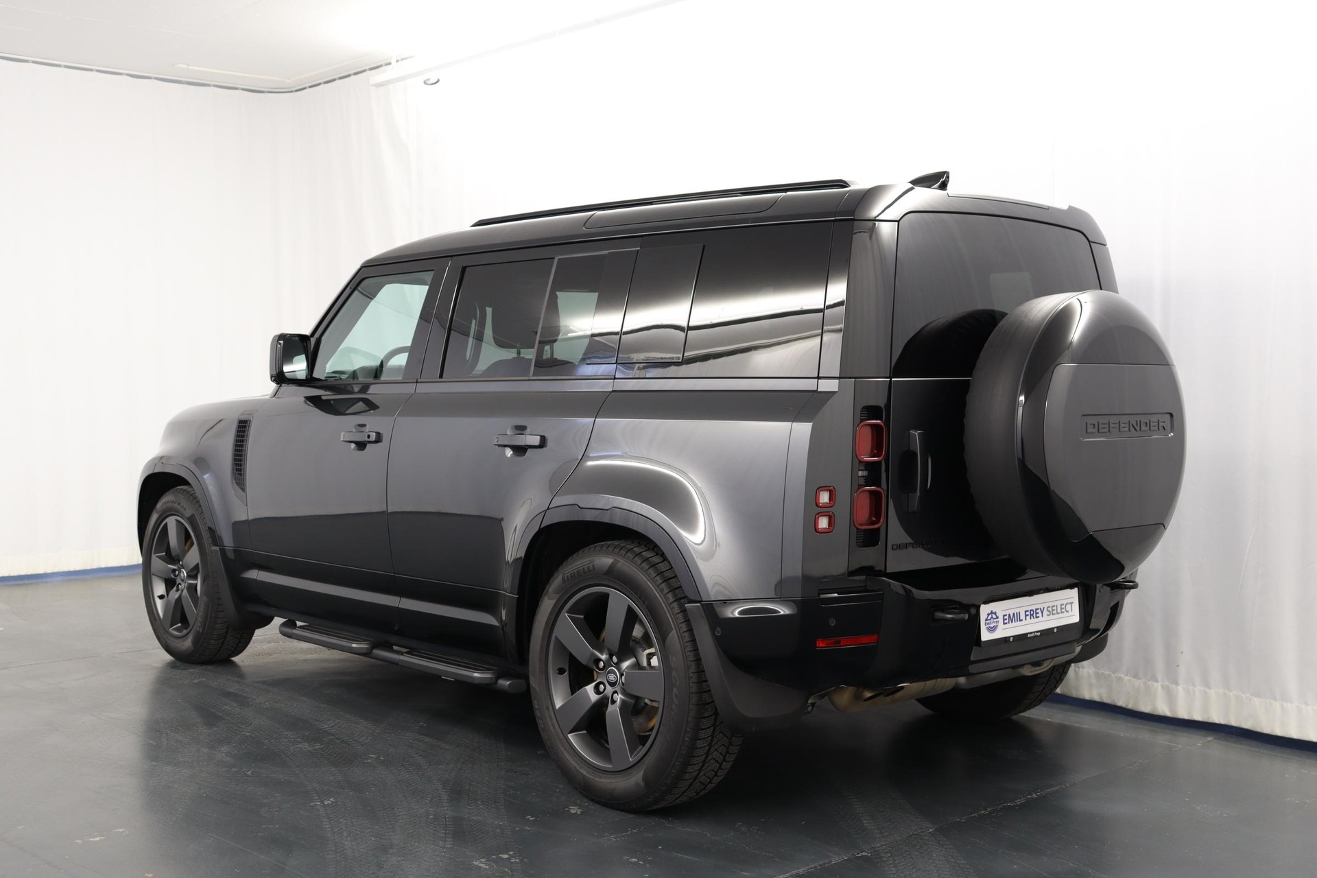 LAND ROVER Defender 110 3.0 D I6 300 X-Dynamic HSE-image-6