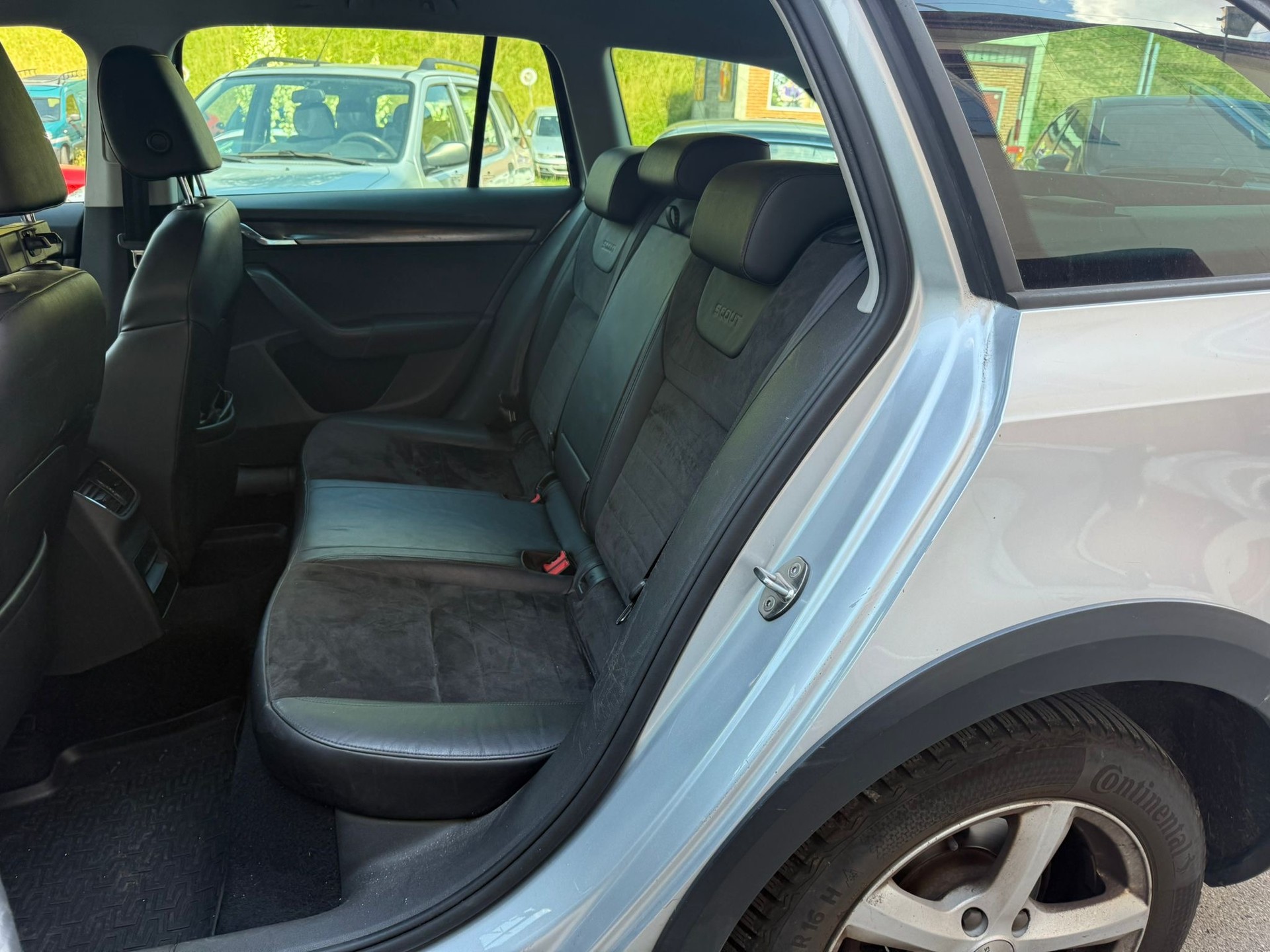 SKODA Octavia Combi 2.0 TDI Scout 4x4 DSG-image-8