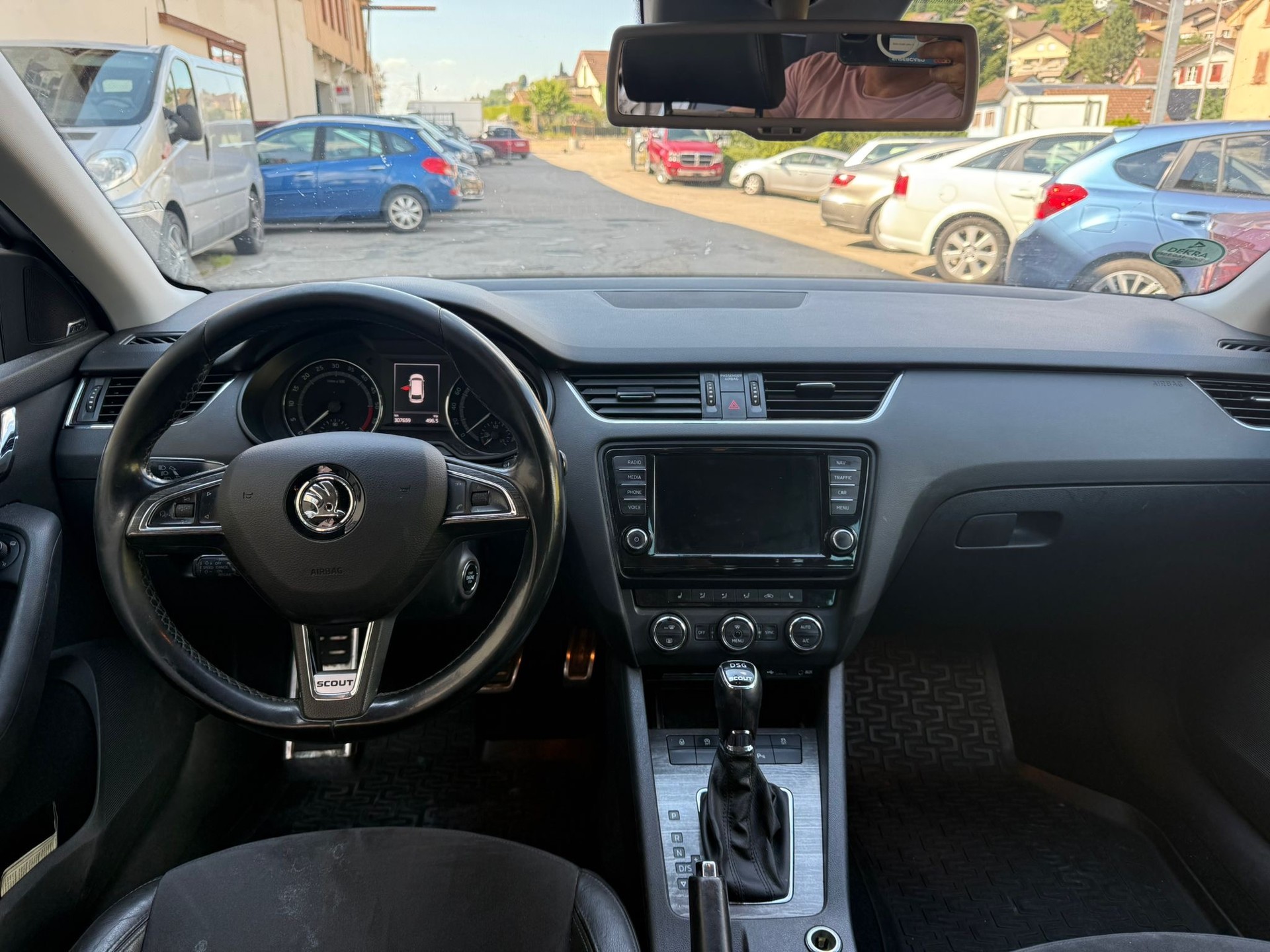 SKODA Octavia Combi 2.0 TDI Scout 4x4 DSG-image-7