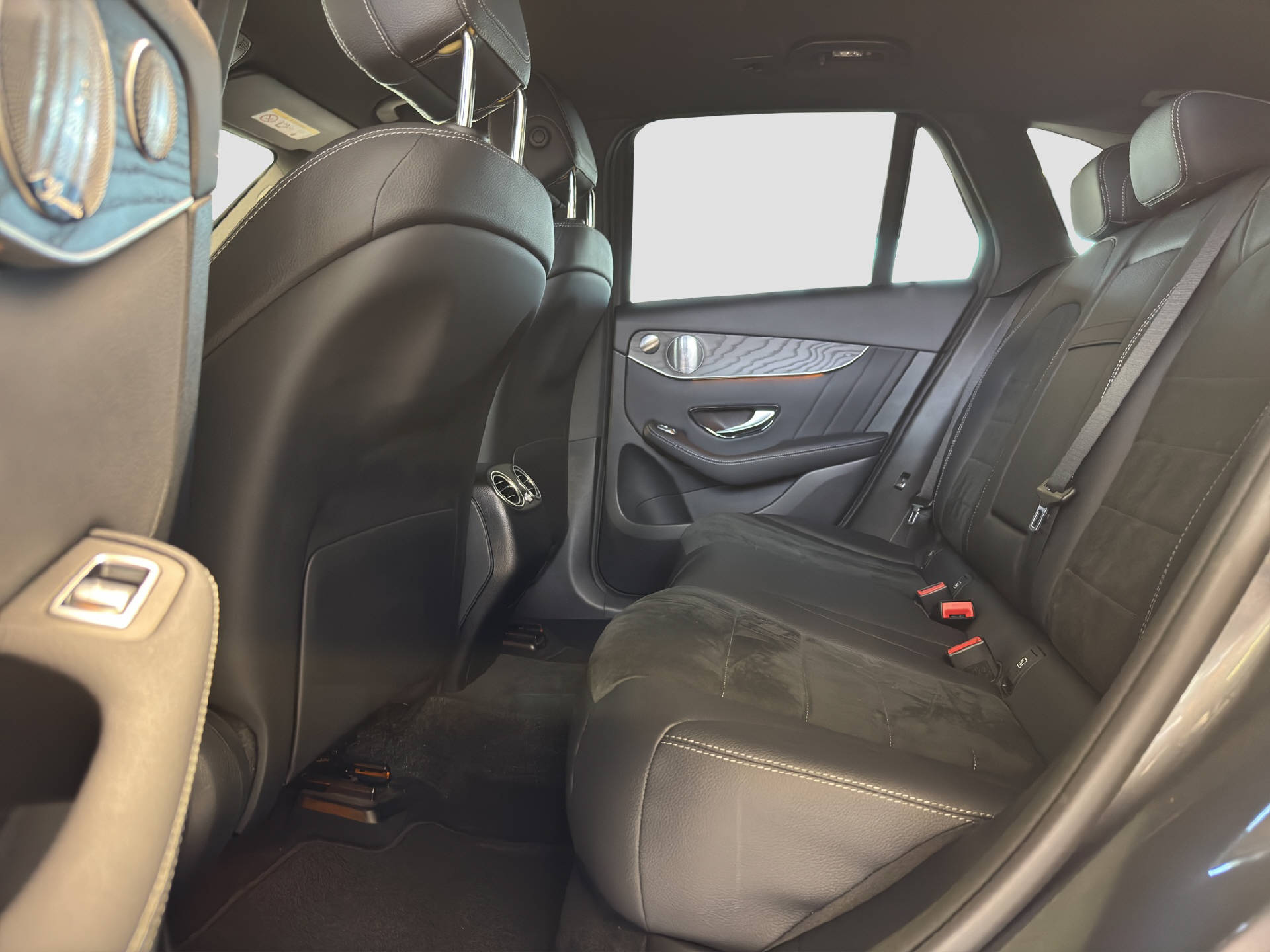 MERCEDES-BENZ GLC 300 AMG Line 4MATIC-image-13