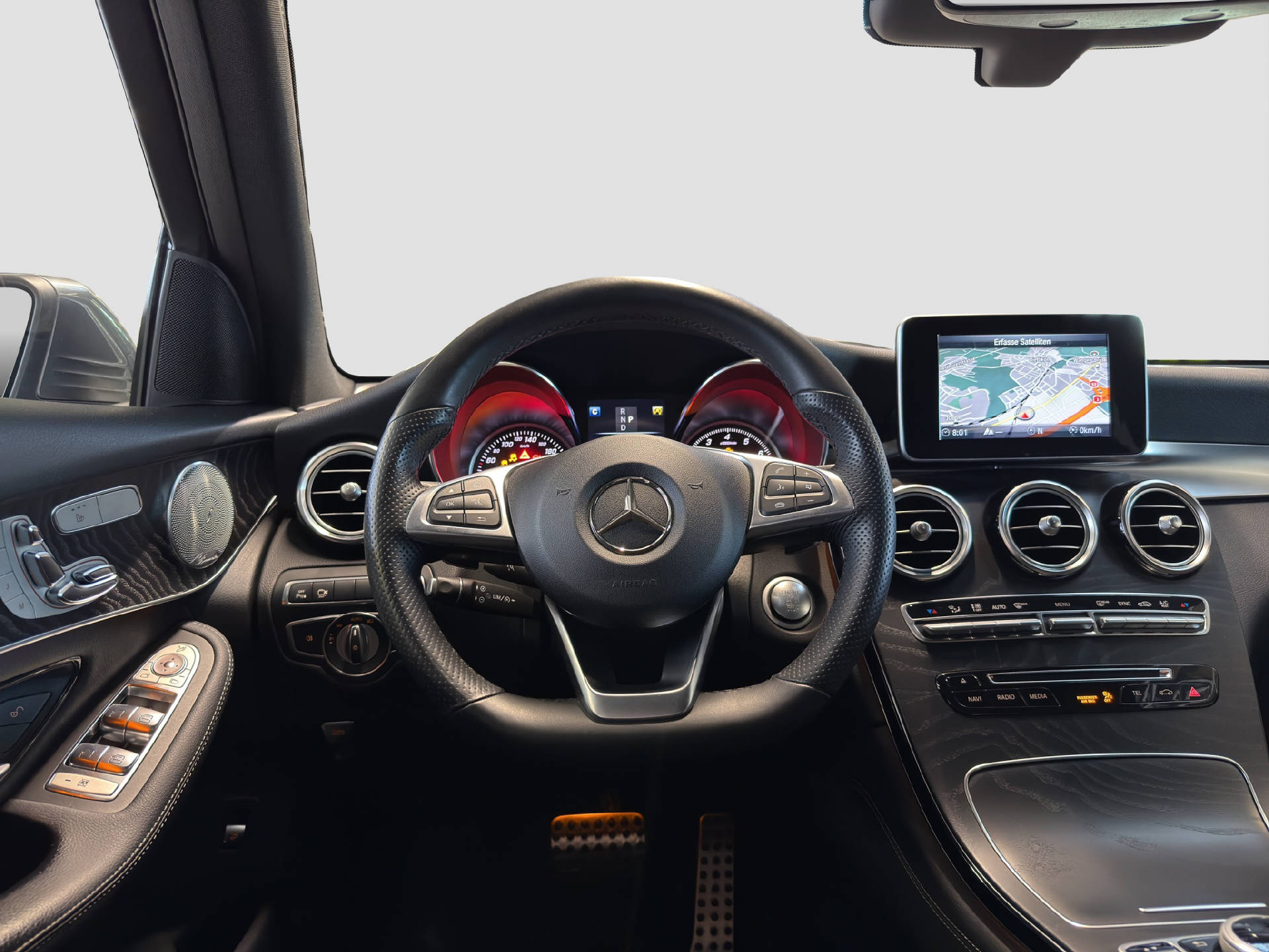 MERCEDES-BENZ GLC 300 AMG Line 4MATIC-image-8