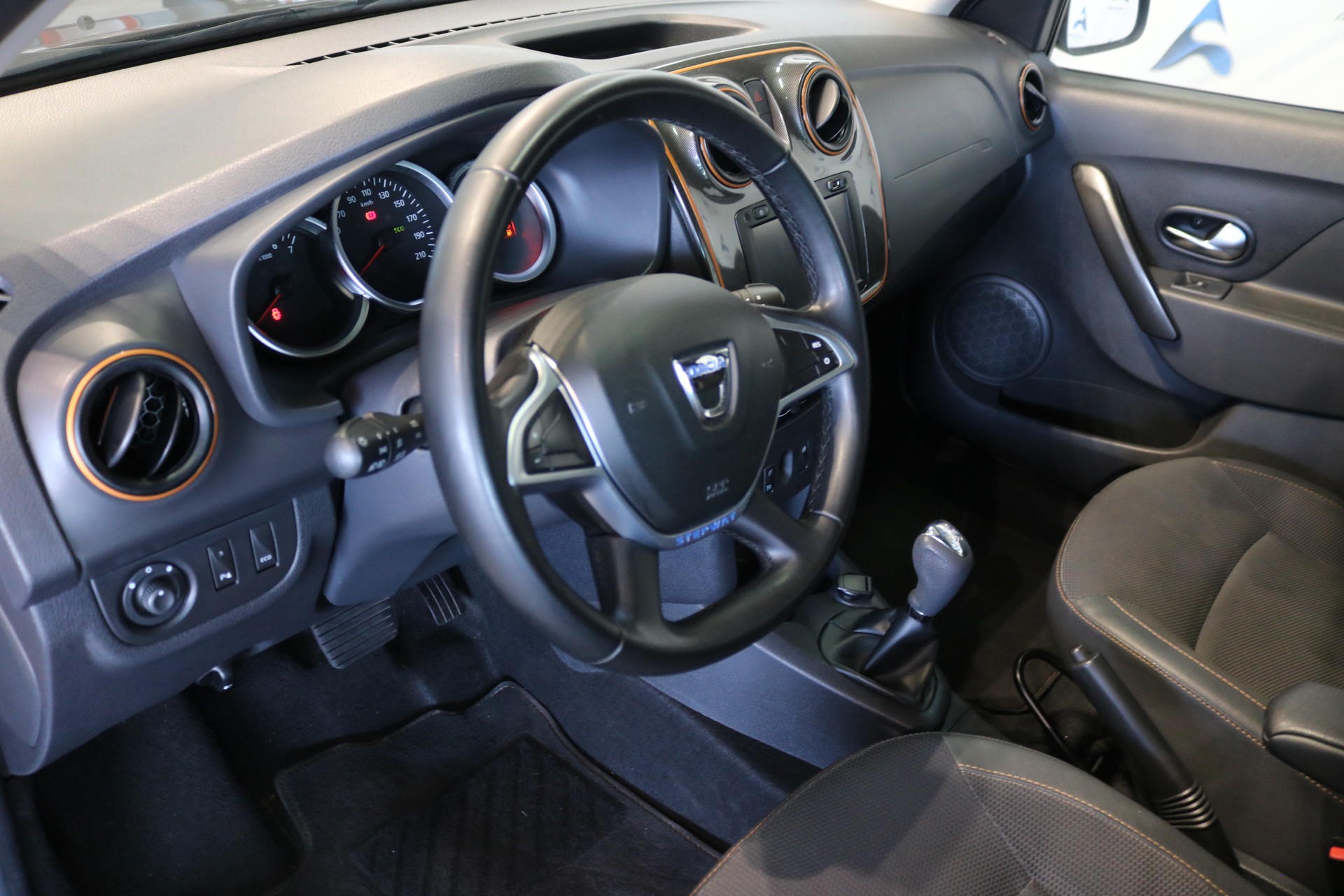 DACIA Logan MCV 0.9 Stepway Automatic-image-38