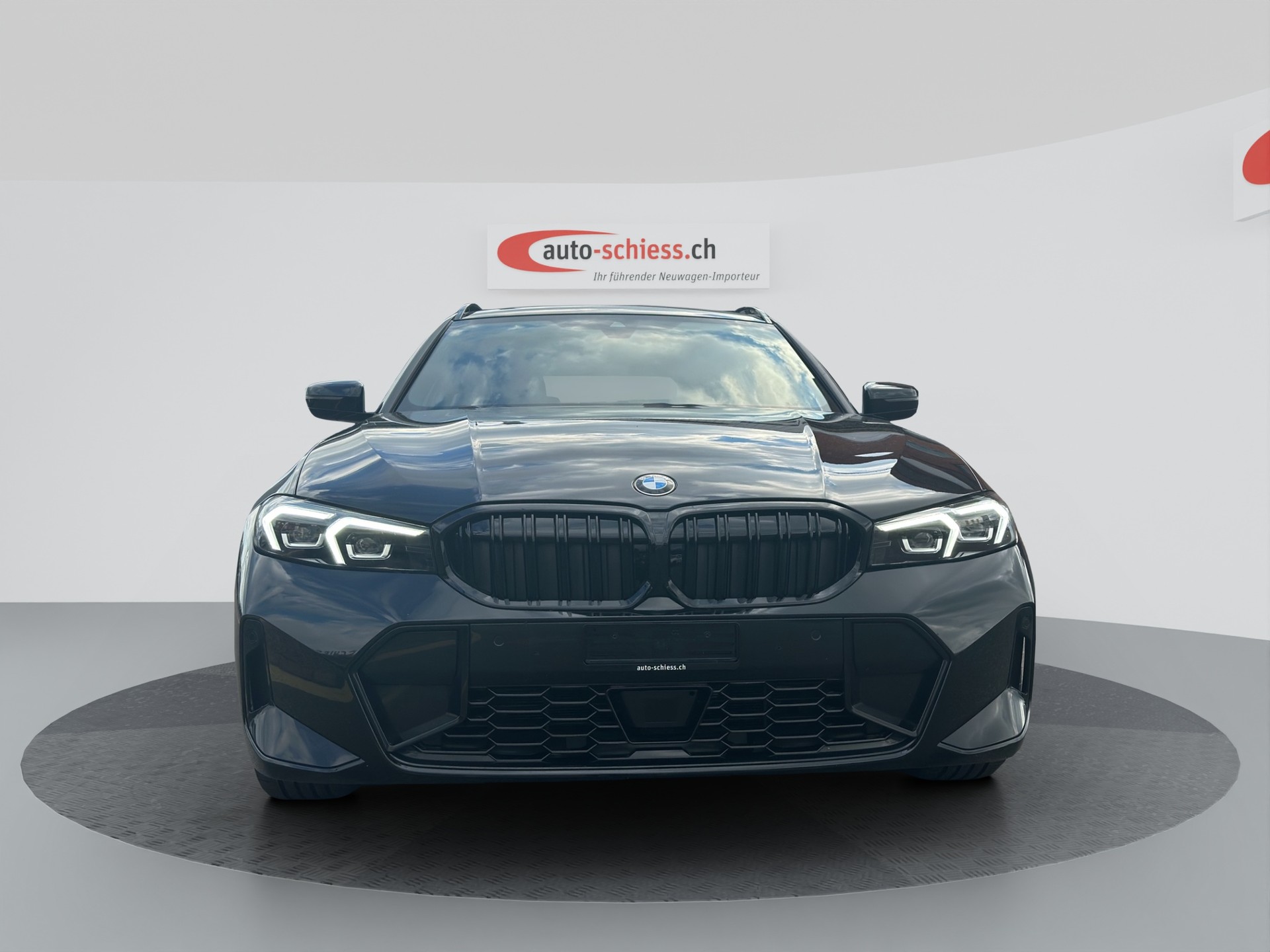 BMW 330i M Sport Touring xDrive Steptronic-image-1