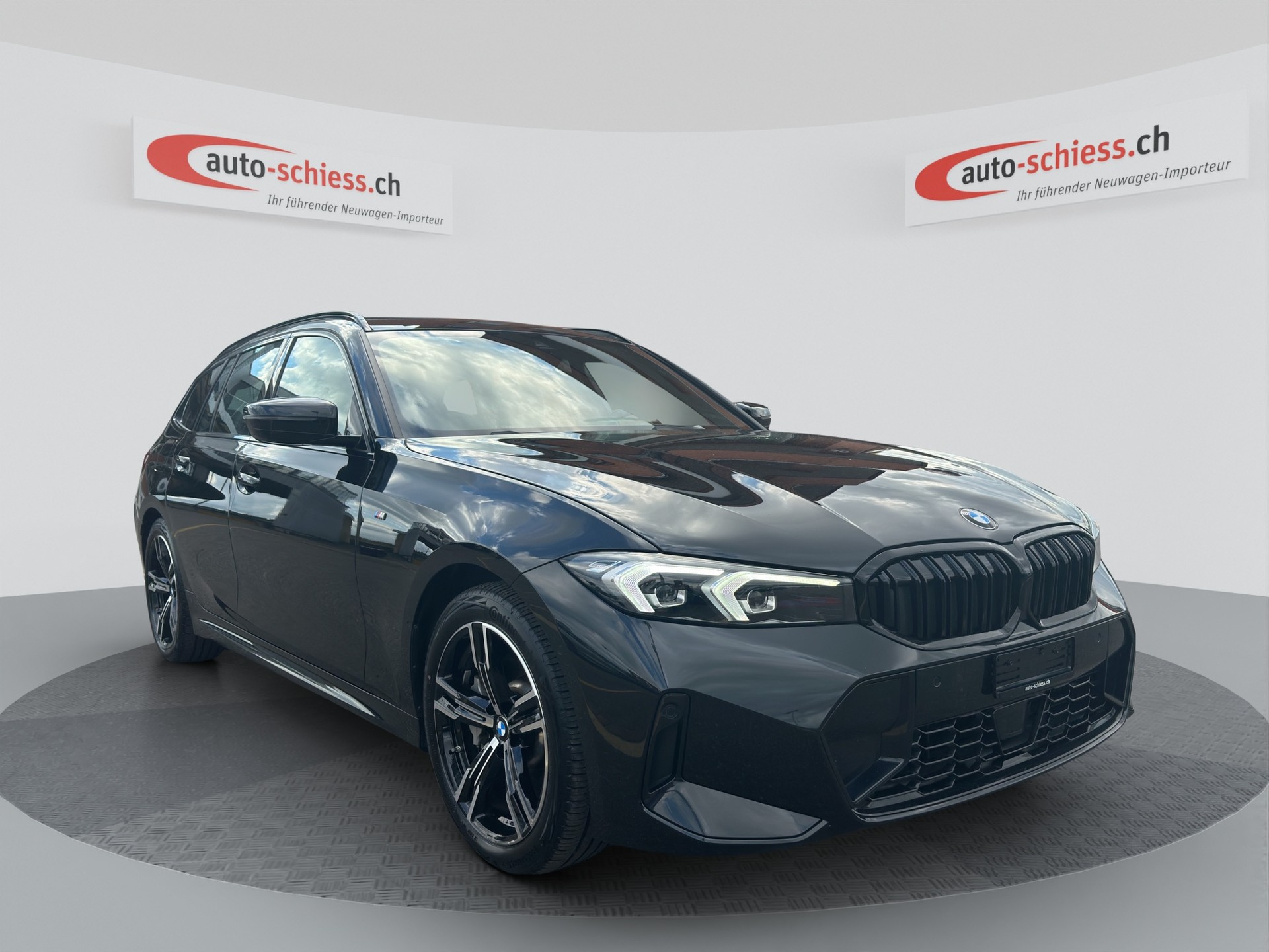 BMW 330i M Sport Touring xDrive Steptronic-image-0