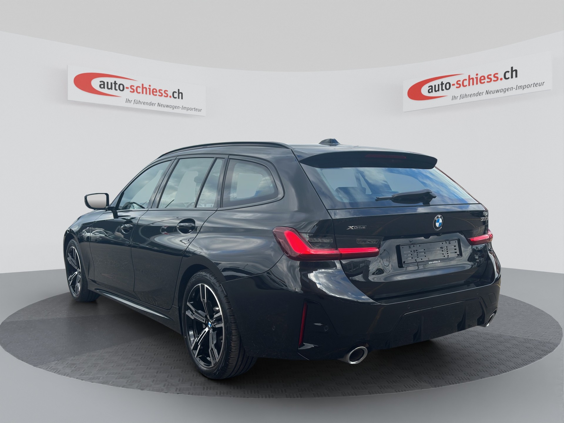 BMW 330i M Sport Touring xDrive Steptronic-image-2