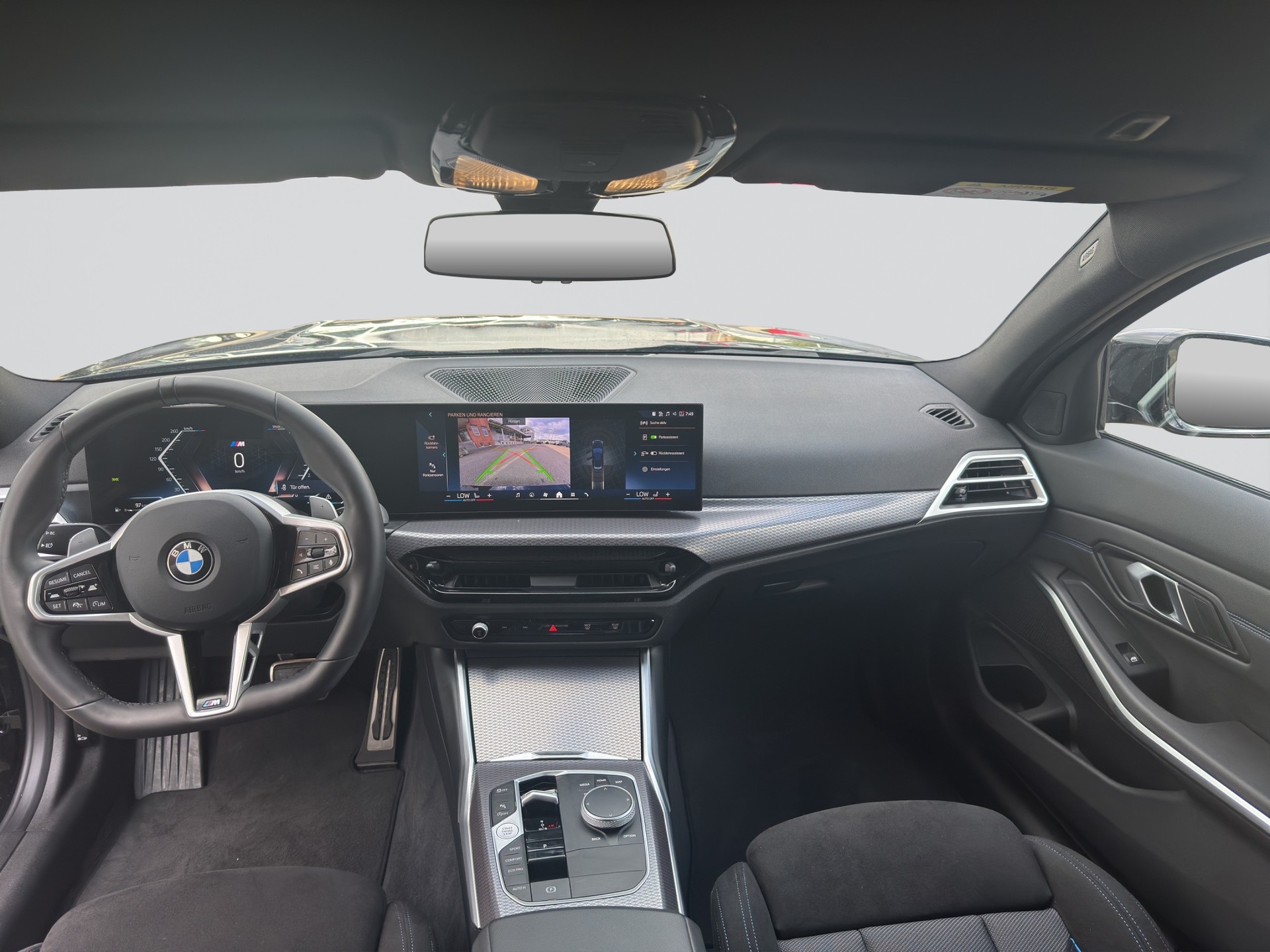 BMW 330i M Sport Touring xDrive Steptronic-image-13