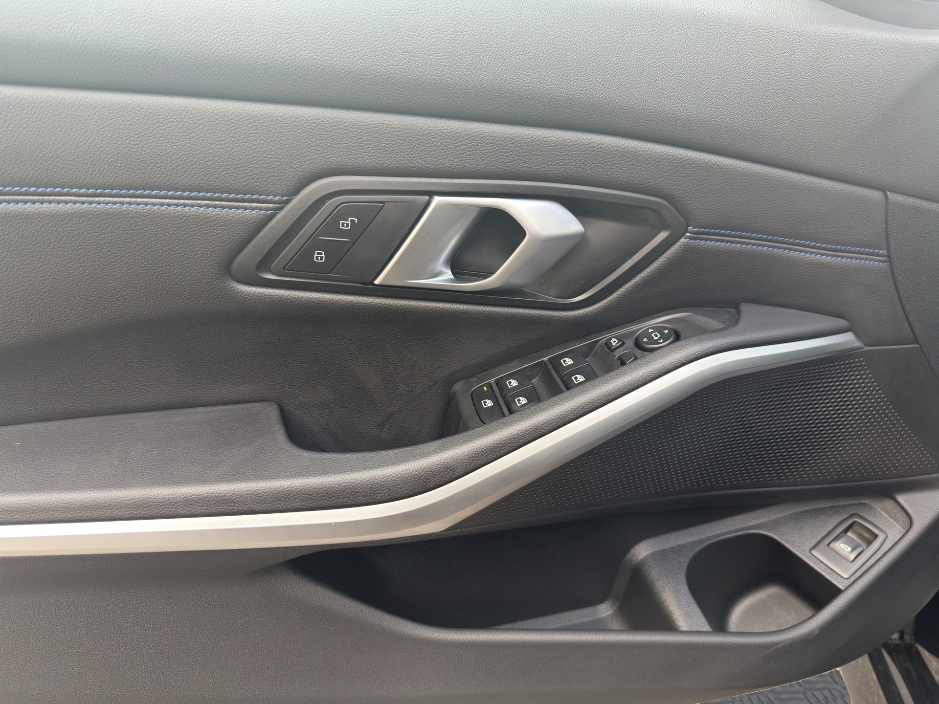 BMW 330i M Sport Touring xDrive Steptronic-image-8