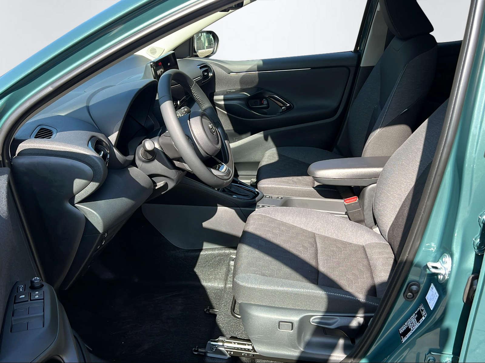 TOYOTA Yaris 1.5 VVT-i HSD Trend-image-3