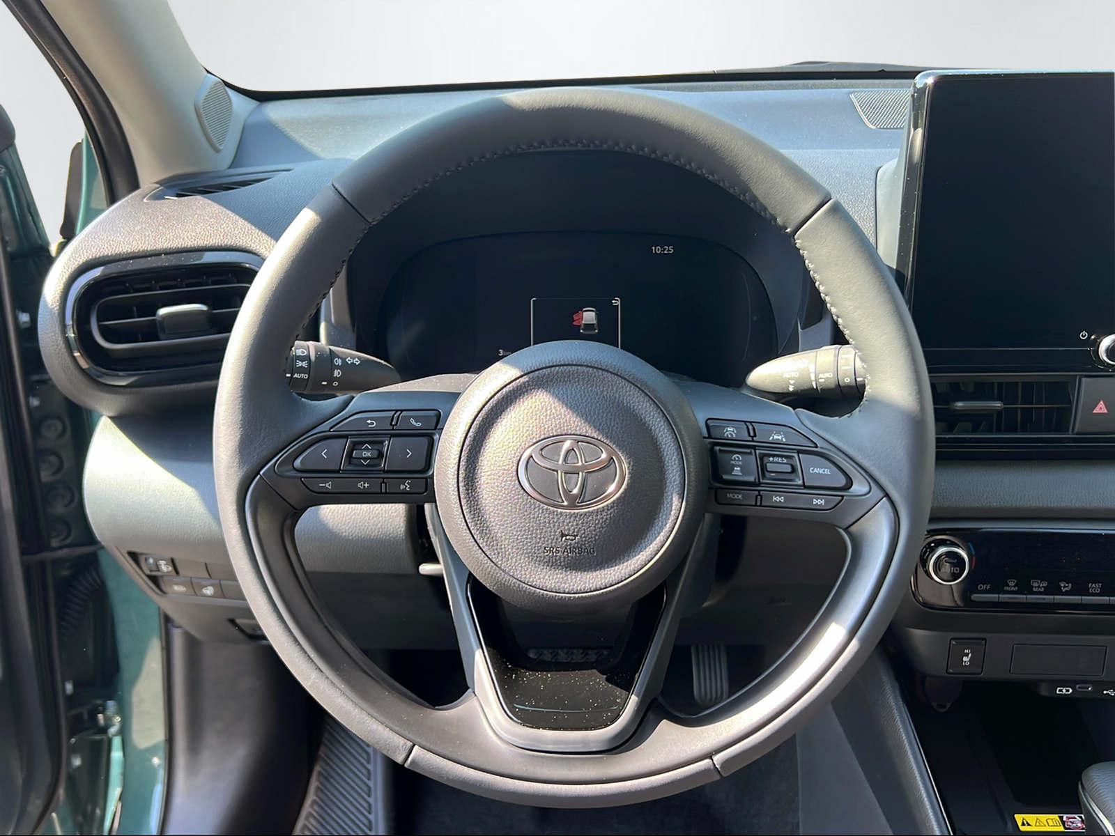 TOYOTA Yaris 1.5 VVT-i HSD Trend-image-4