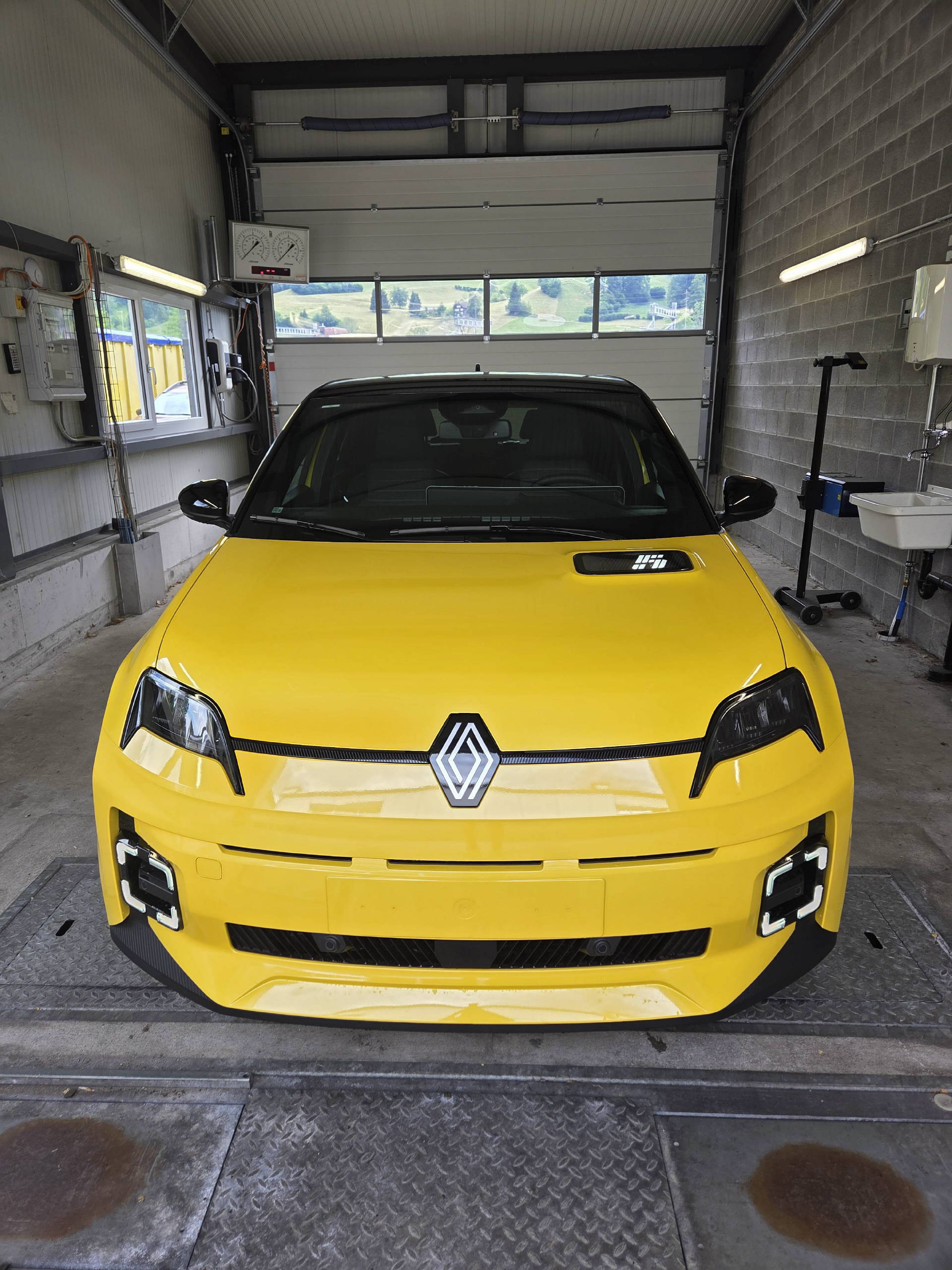 RENAULT R5 E-Tech Comfort Range techno-image-1