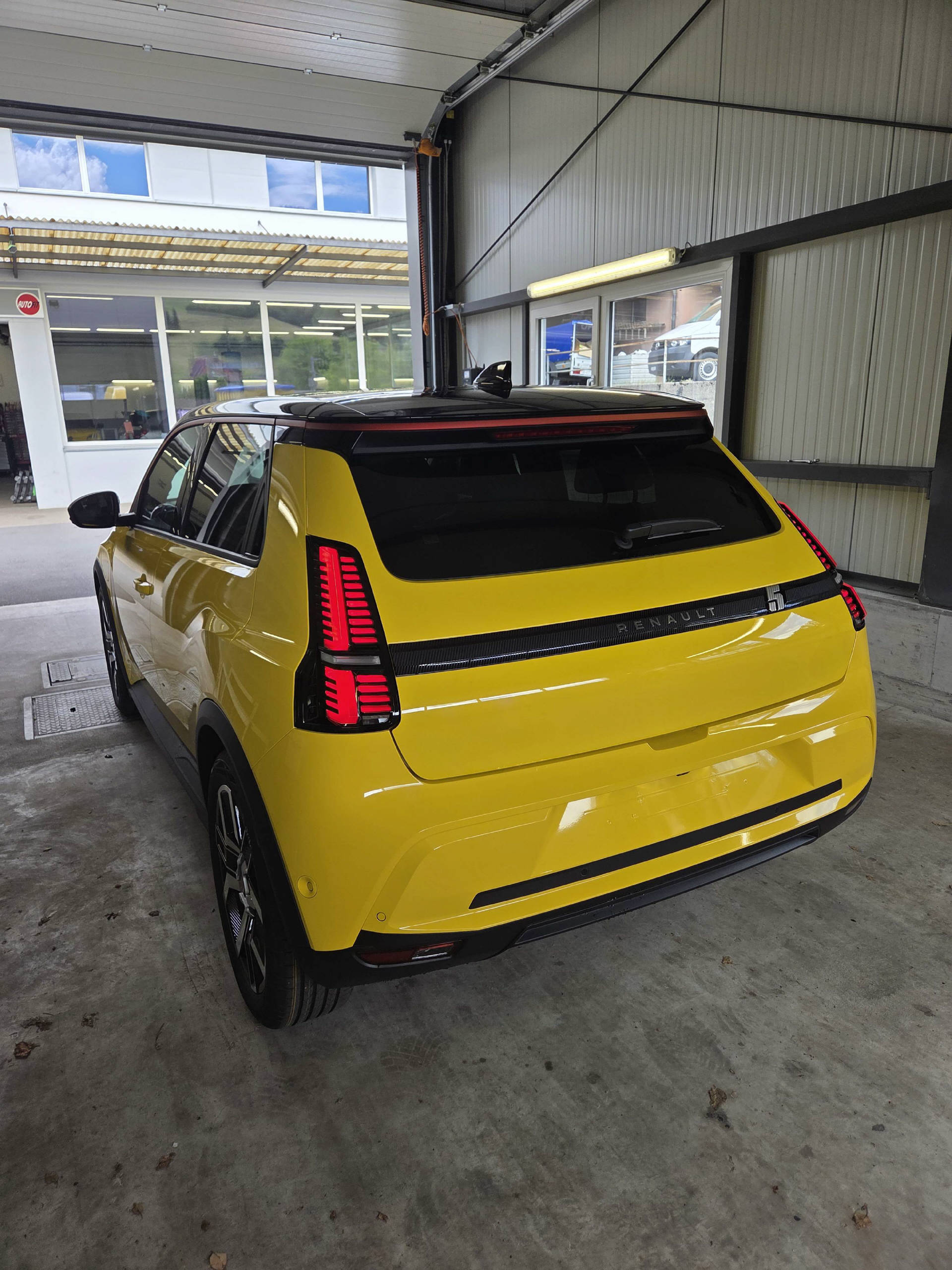 RENAULT R5 E-Tech Comfort Range techno-image-2