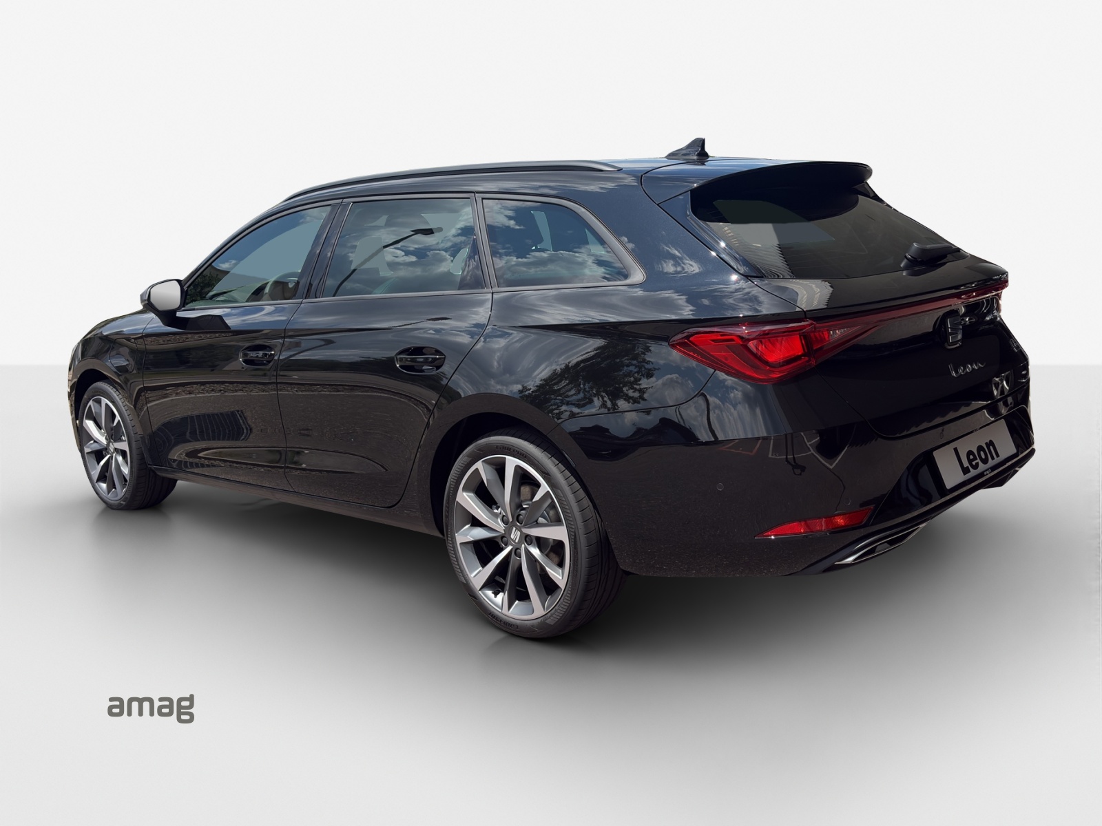 SEAT Leon ST 1.5 eHybrid pHEV DSG FR-image-2