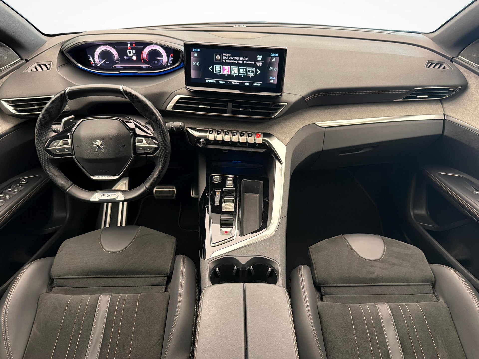 PEUGEOT 5008 1.2 PureTech GT-image-9