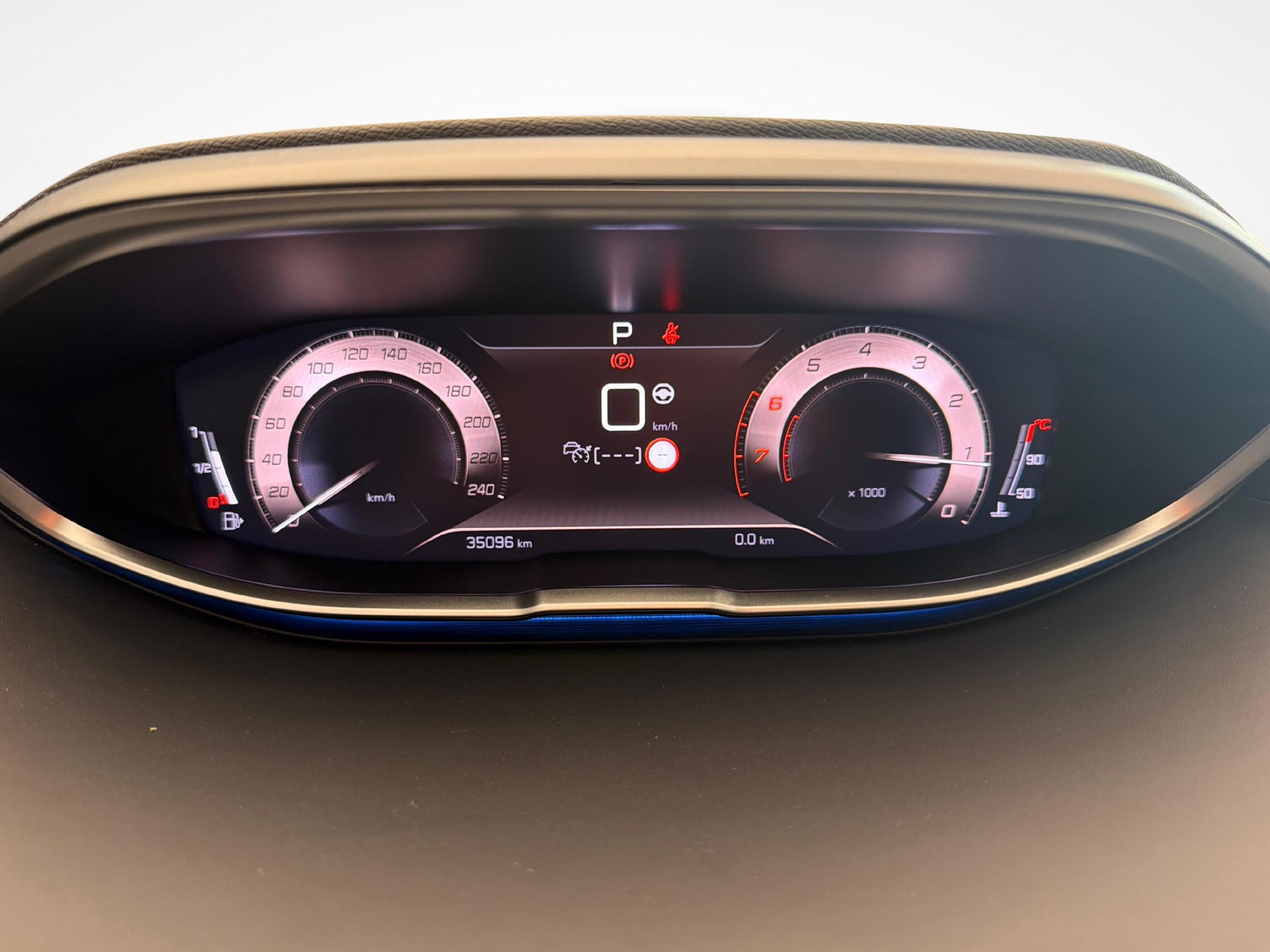 PEUGEOT 5008 1.2 PureTech GT-image-15