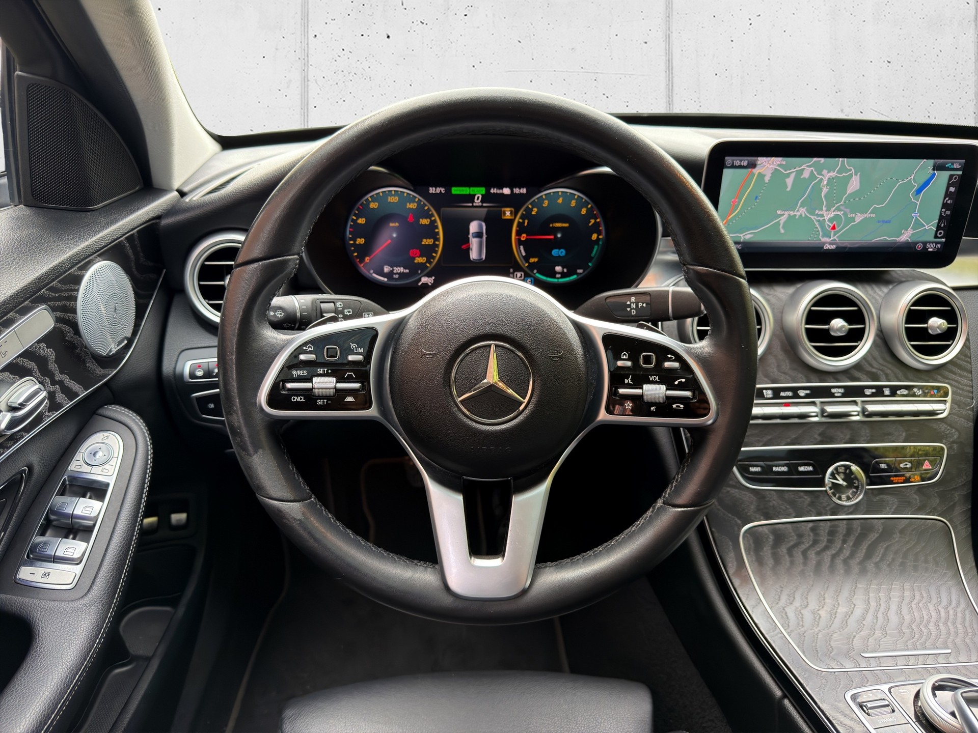 MERCEDES-BENZ C 300 e T-Modell AMG Line 9G-Tronic-image-14