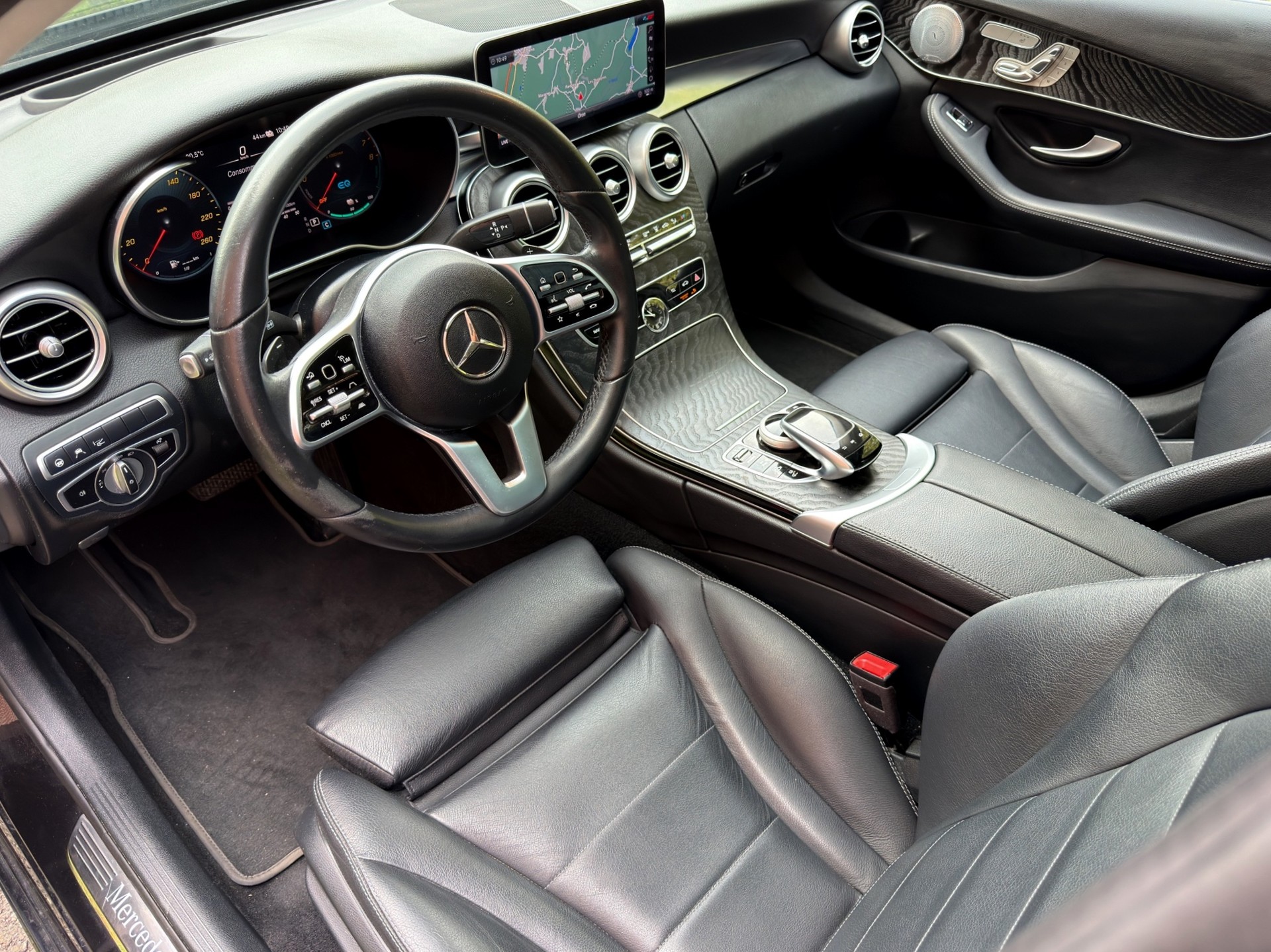 MERCEDES-BENZ C 300 e T-Modell AMG Line 9G-Tronic-image-12