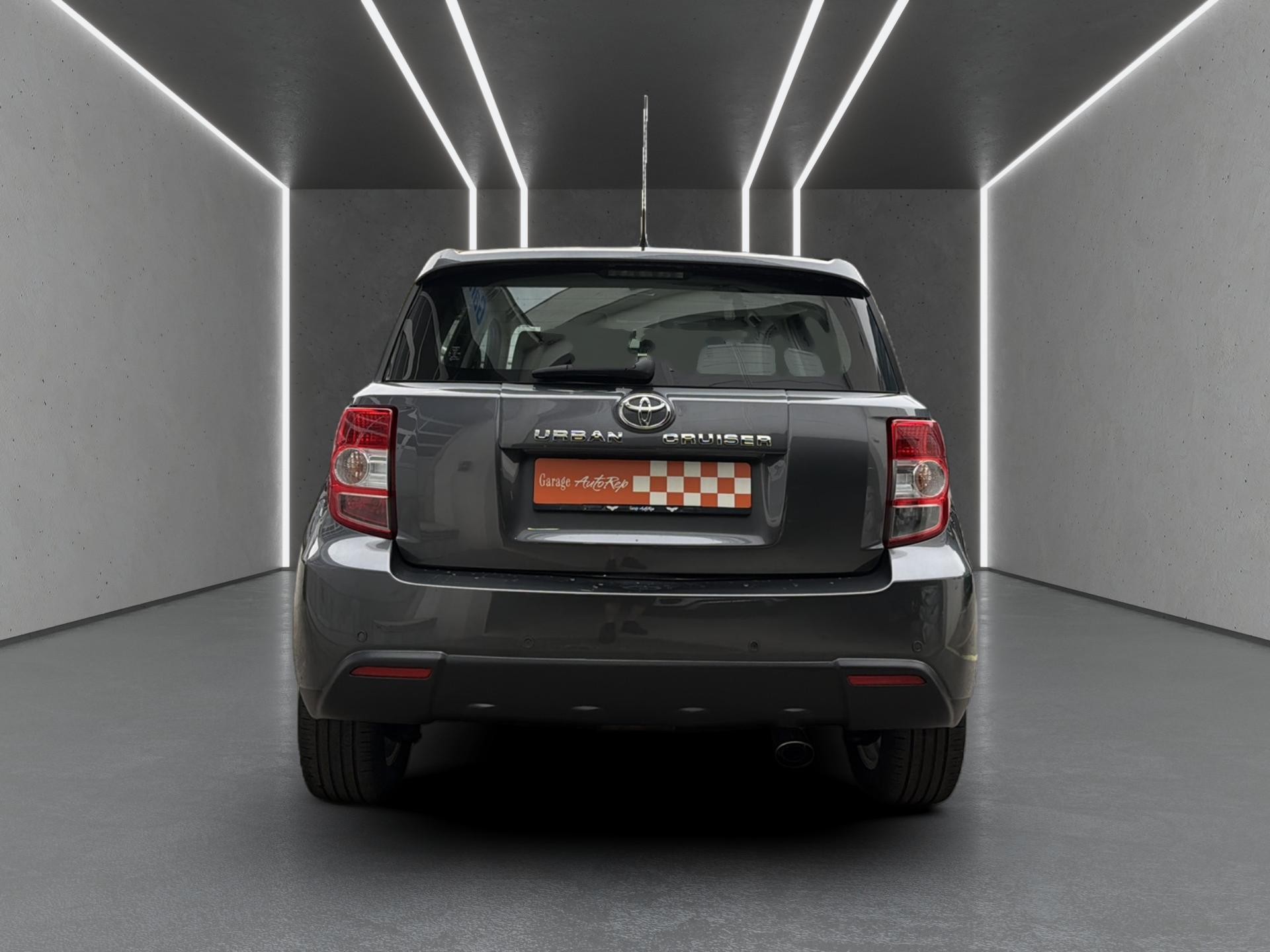 TOYOTA UrbanCruiser 1.4 D-4D Linea Sol 4WD-image-6