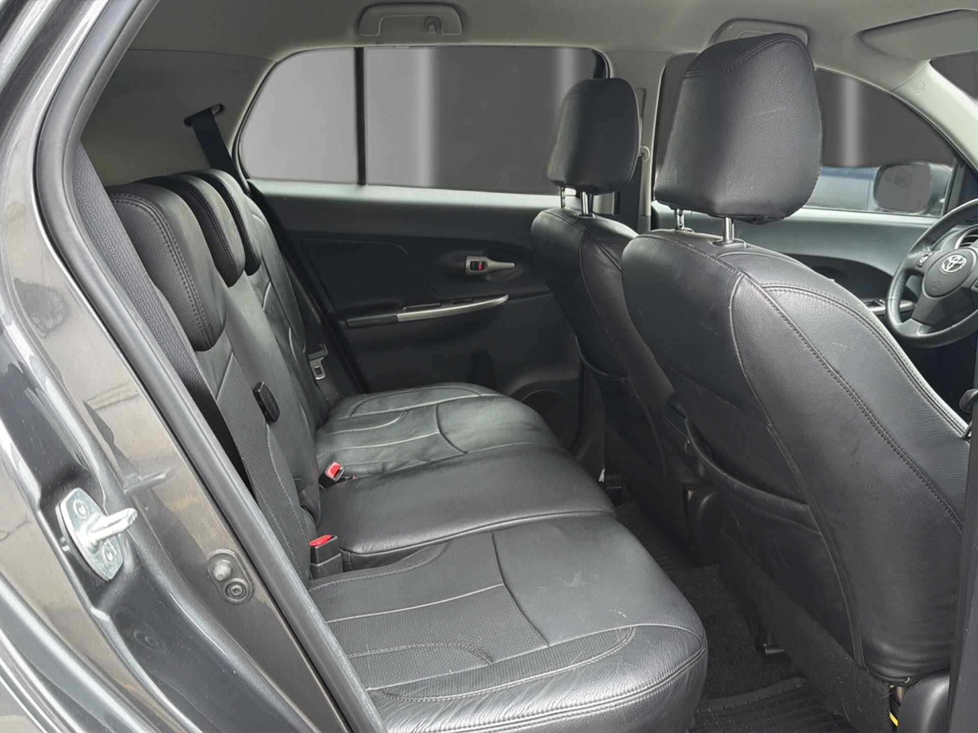 TOYOTA UrbanCruiser 1.4 D-4D Linea Sol 4WD-image-12