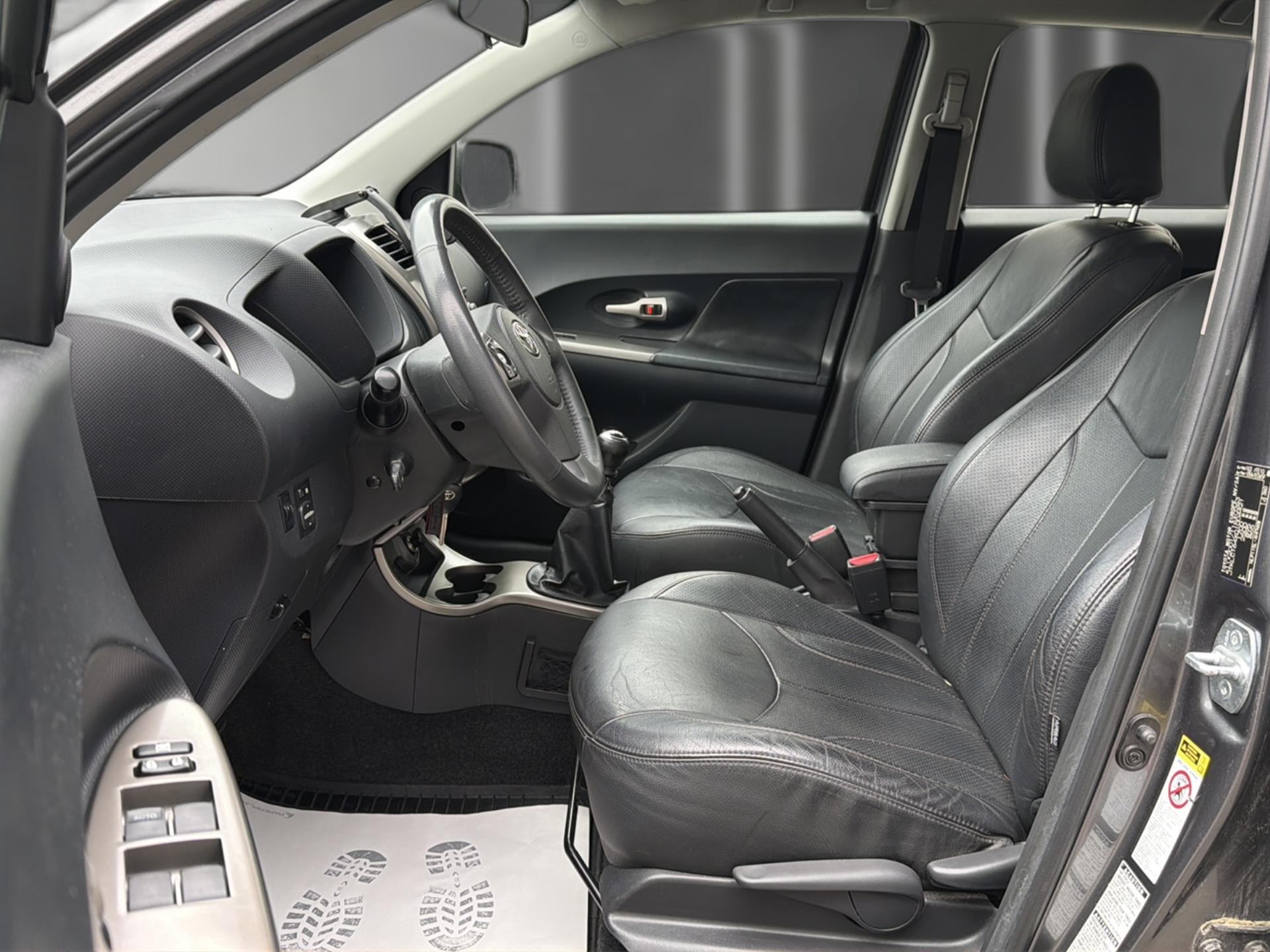 TOYOTA UrbanCruiser 1.4 D-4D Linea Sol 4WD-image-10