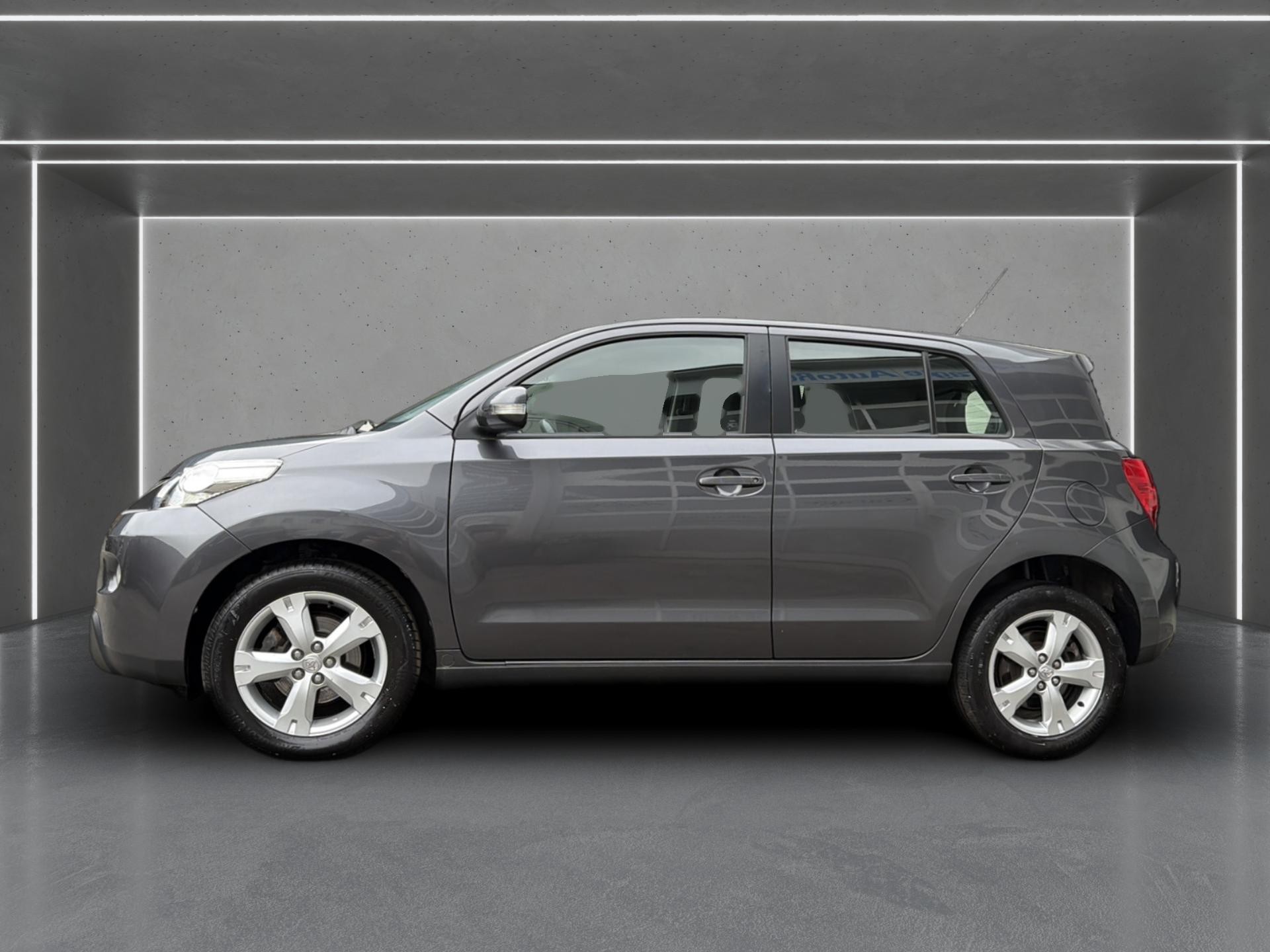 TOYOTA UrbanCruiser 1.4 D-4D Linea Sol 4WD-image-4