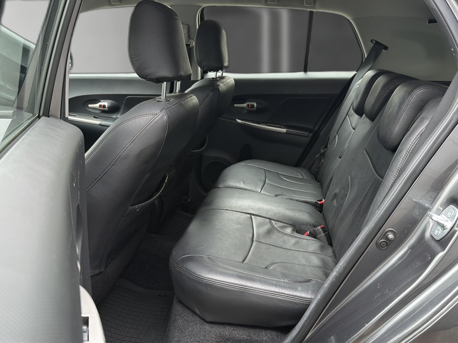 TOYOTA UrbanCruiser 1.4 D-4D Linea Sol 4WD-image-13