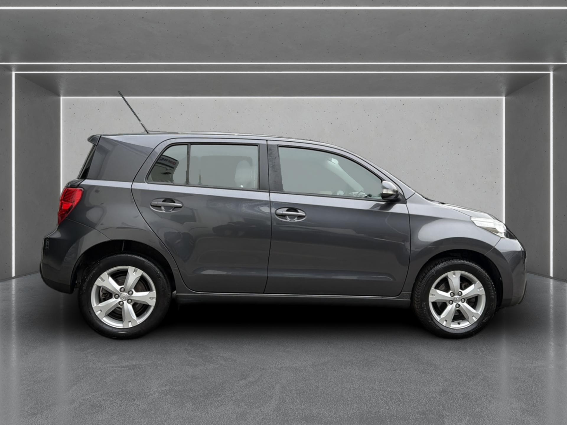 TOYOTA UrbanCruiser 1.4 D-4D Linea Sol 4WD-image-8