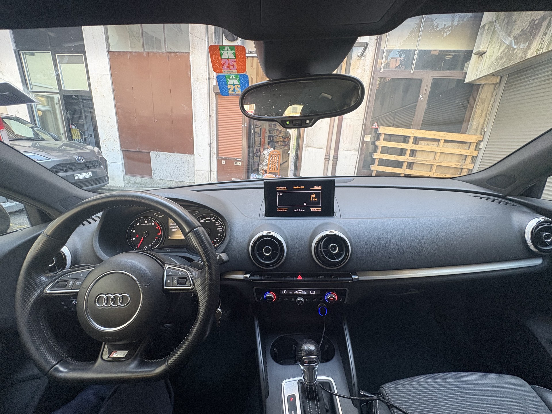 AUDI 1.4 T FSI COD Attraction S-Tr-image-1
