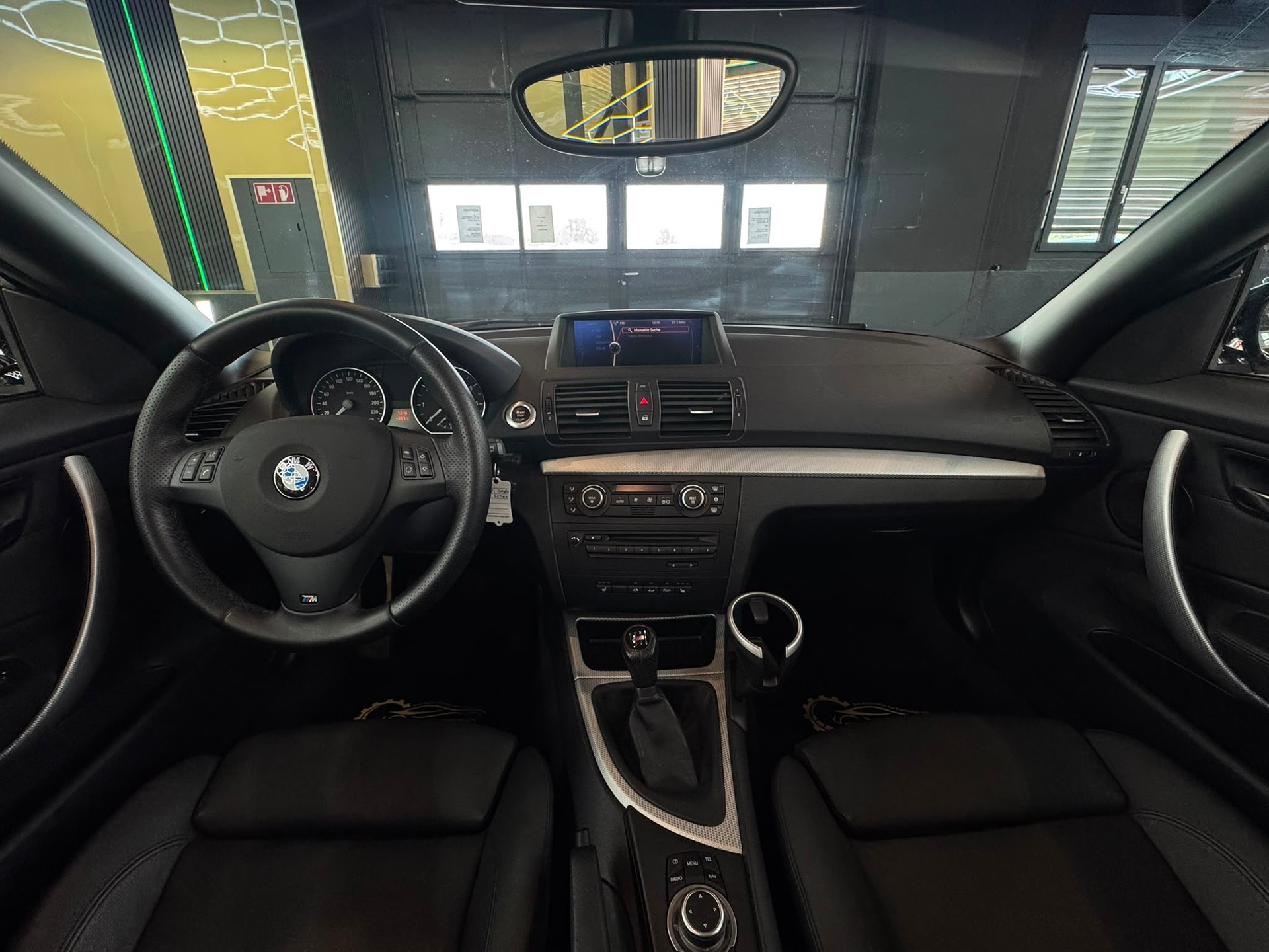 BMW 118i Cabrio-image-12