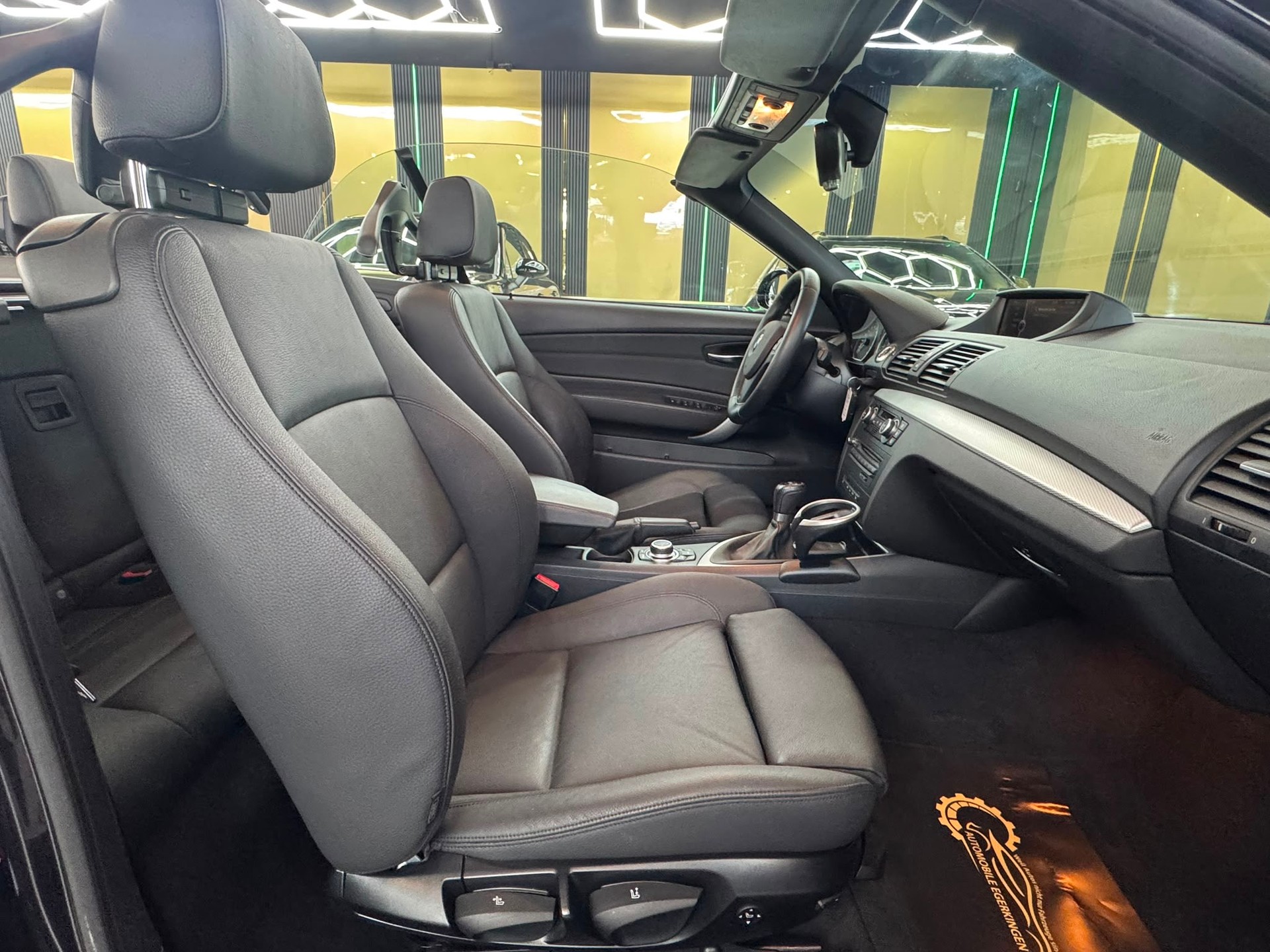 BMW 118i Cabrio-image-11