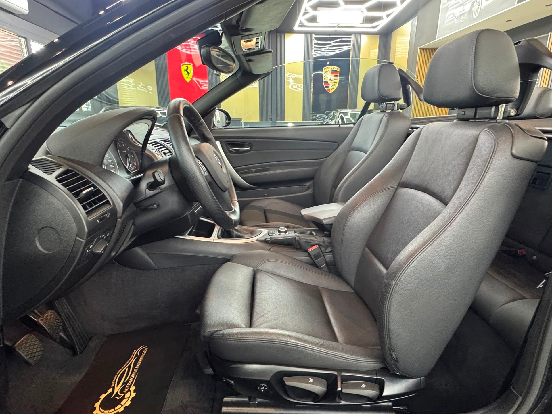 BMW 118i Cabrio-image-9