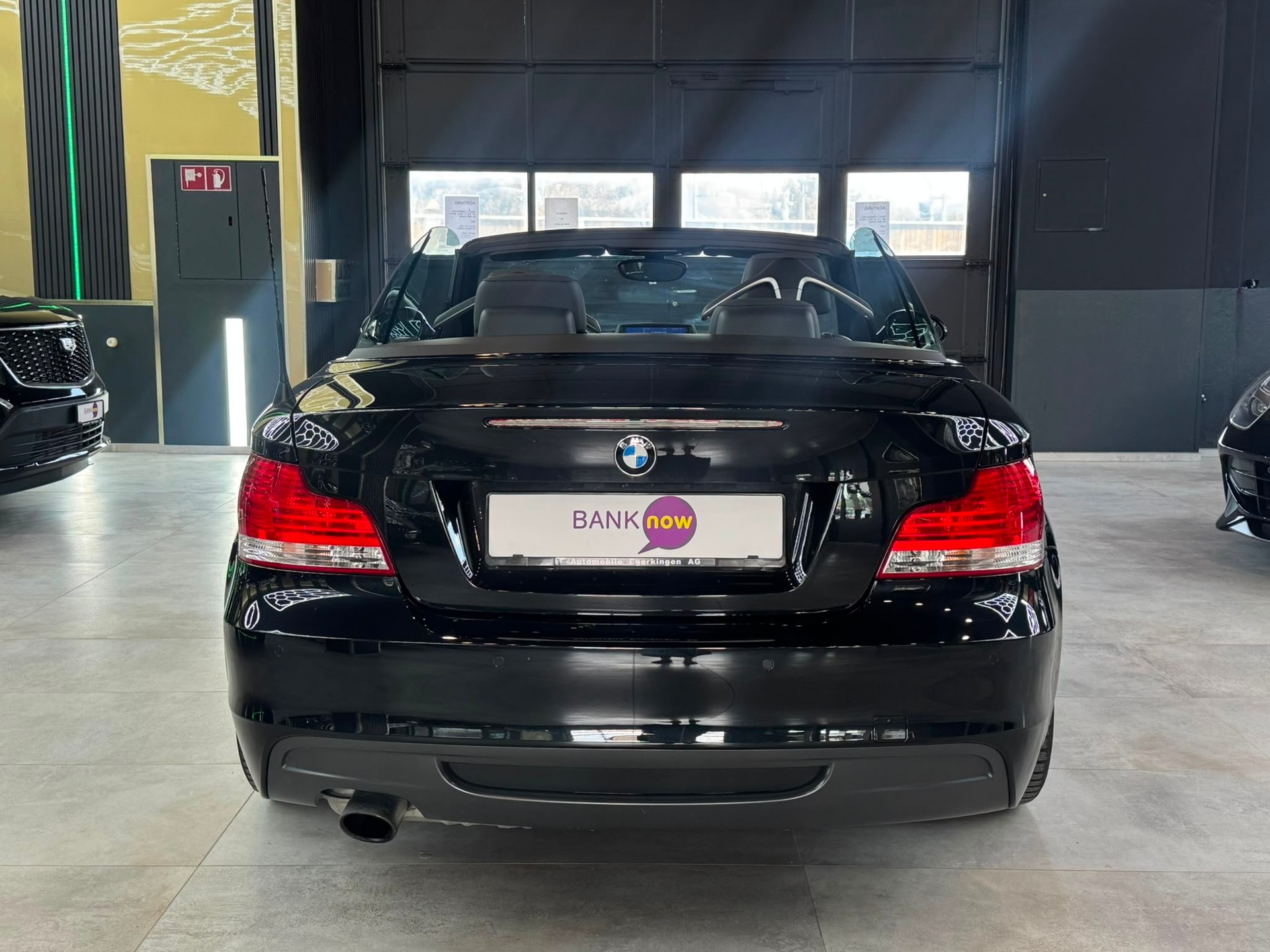 BMW 118i Cabrio-image-5