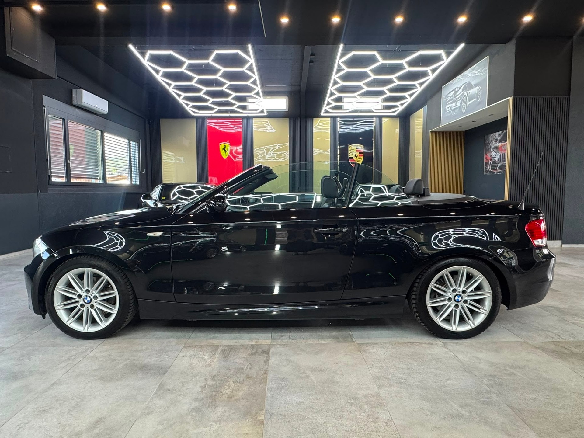 BMW 118i Cabrio-image-7