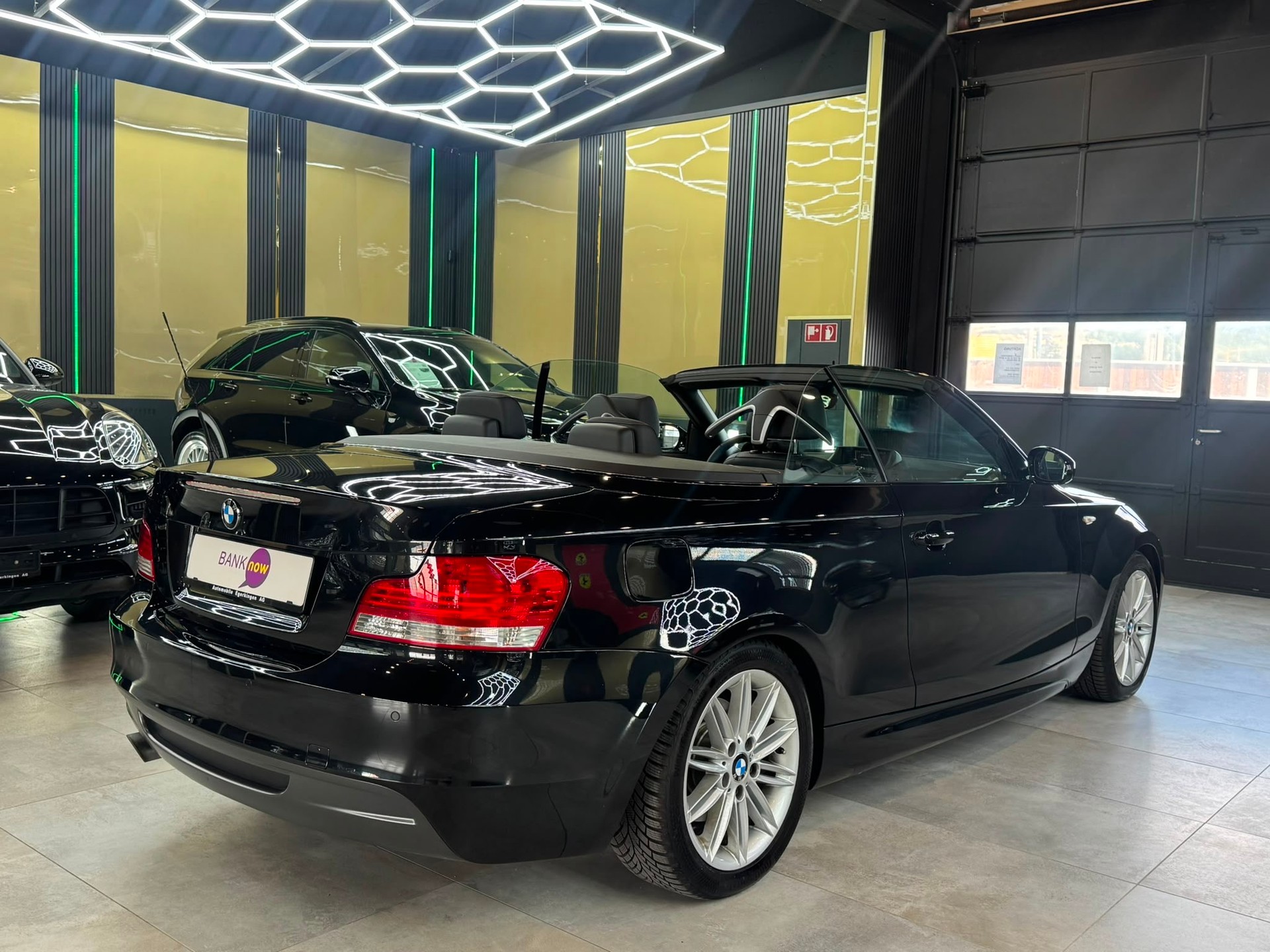 BMW 118i Cabrio-image-4